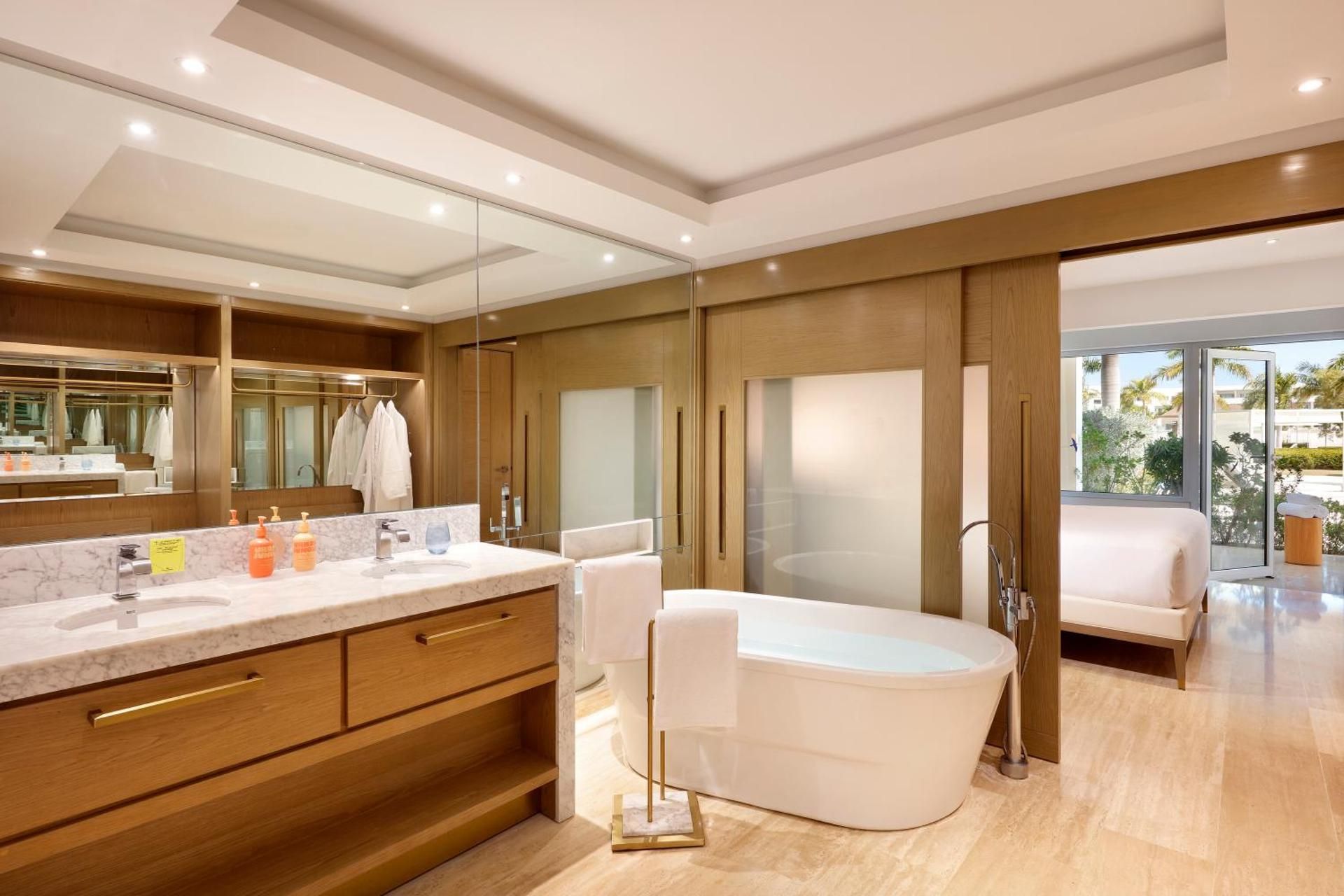 Master Suite Swim Up