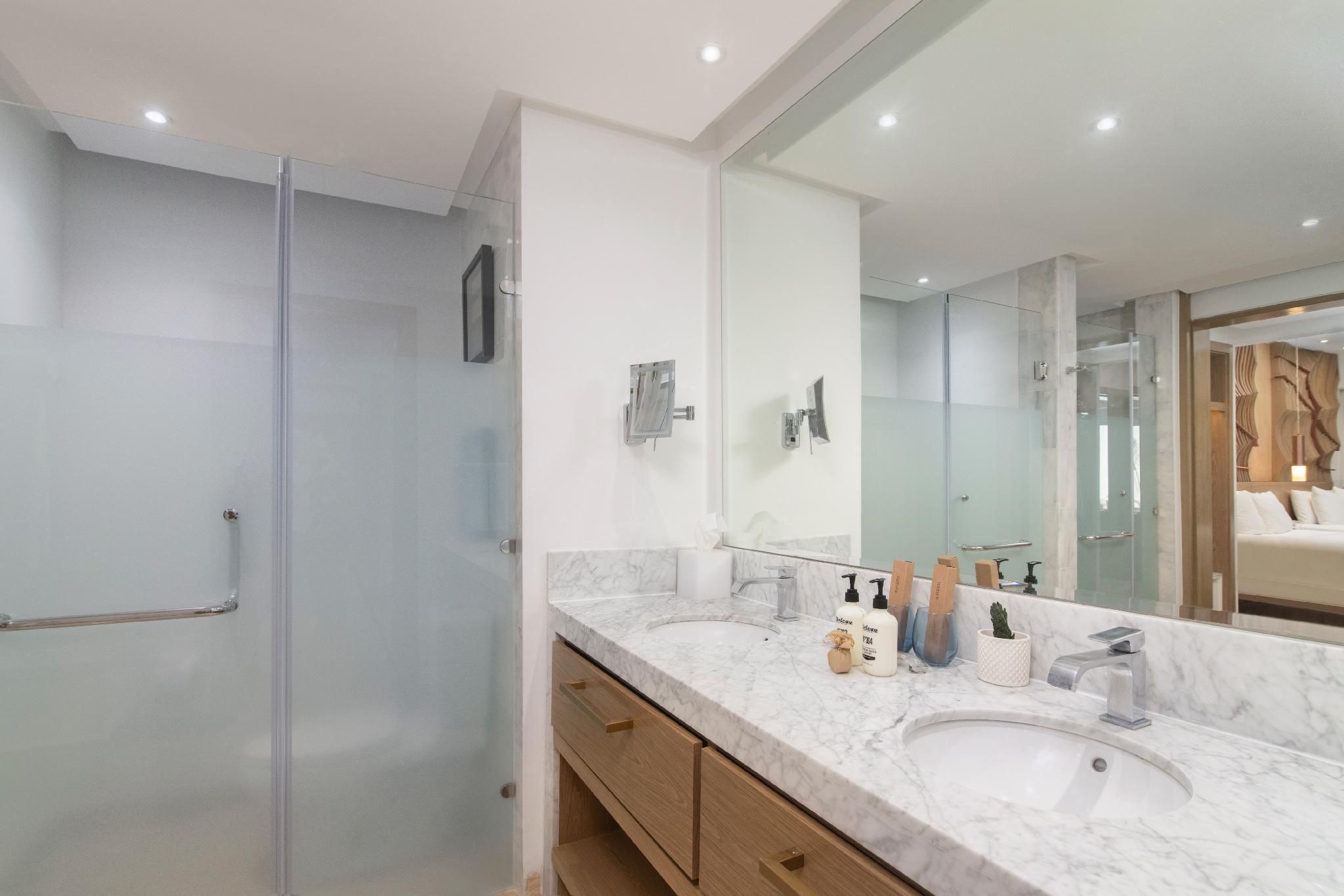 Family Concierge Suite Swim Up