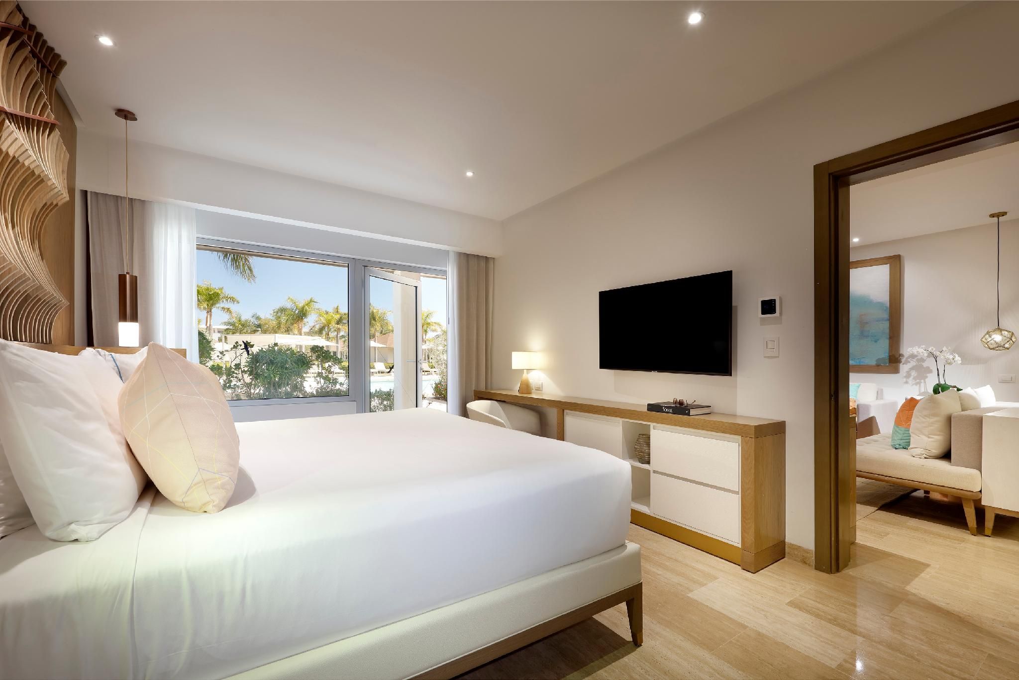 Family Concierge Master Suite Swim Up