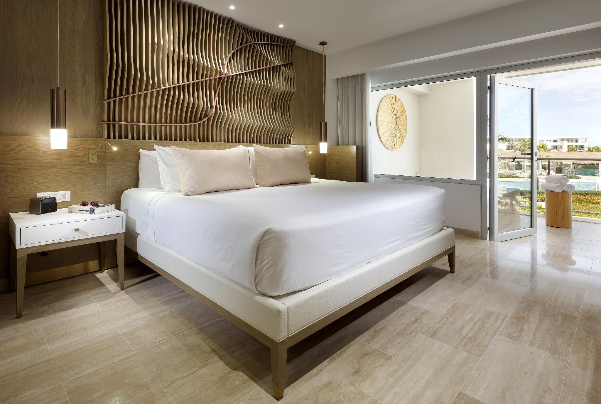 Master Corner Suite