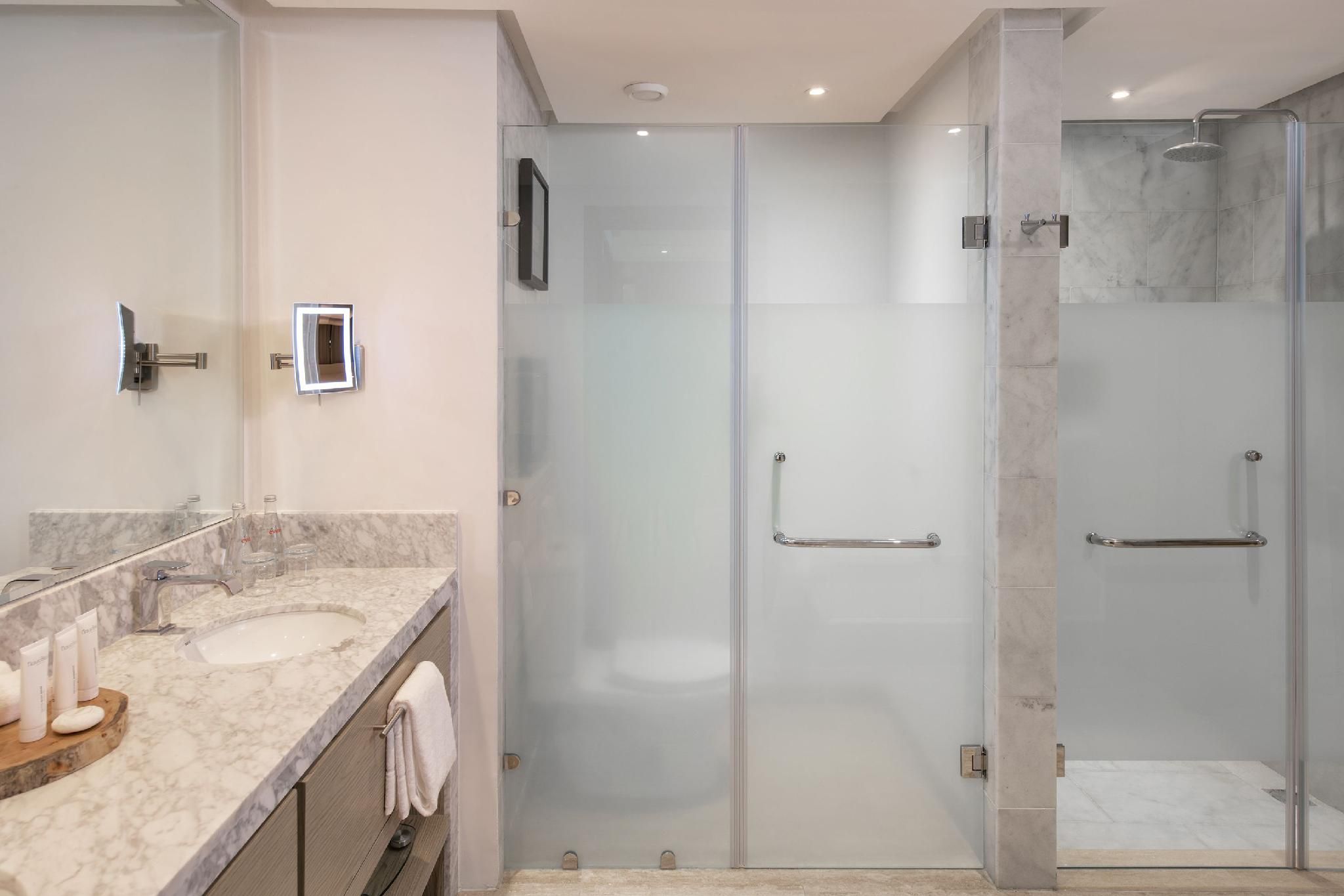The Reserve Suite Swim-Up