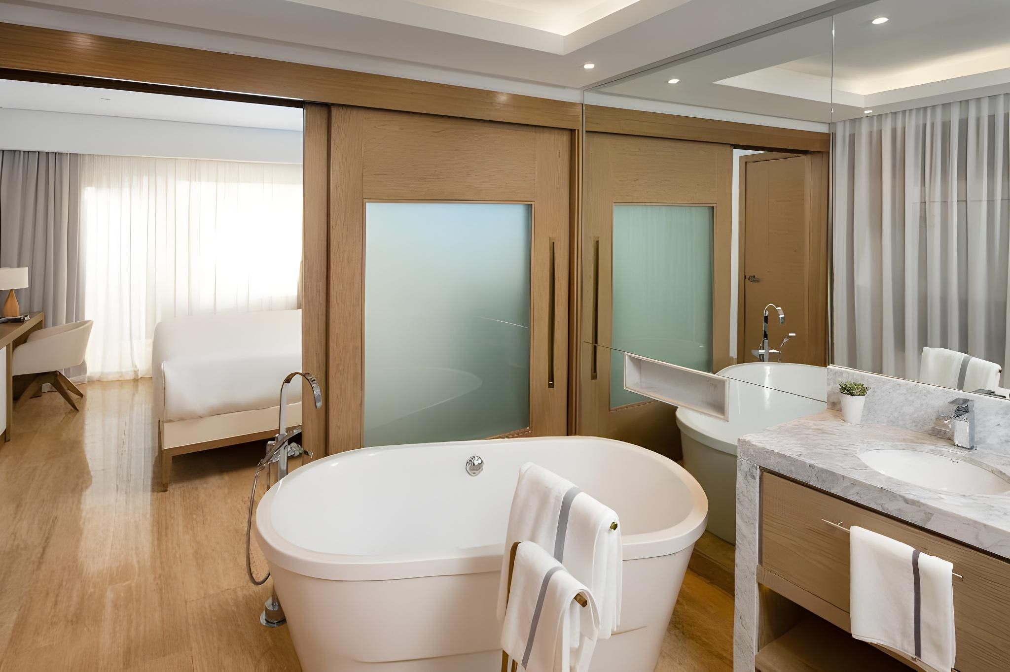Suite Swim Up