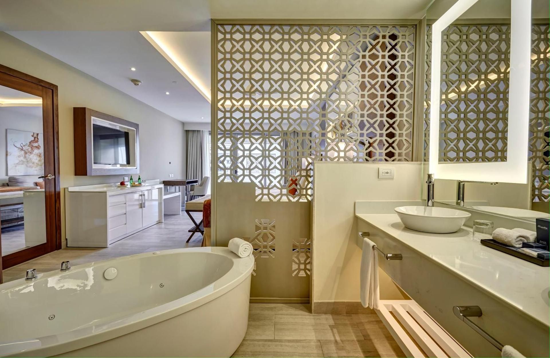 Luxury Junior Suite Swim Out
