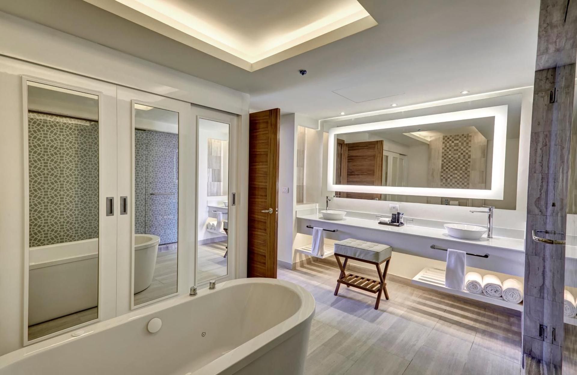 Luxury Presidential Two Bedroom Suite Diamond Club
