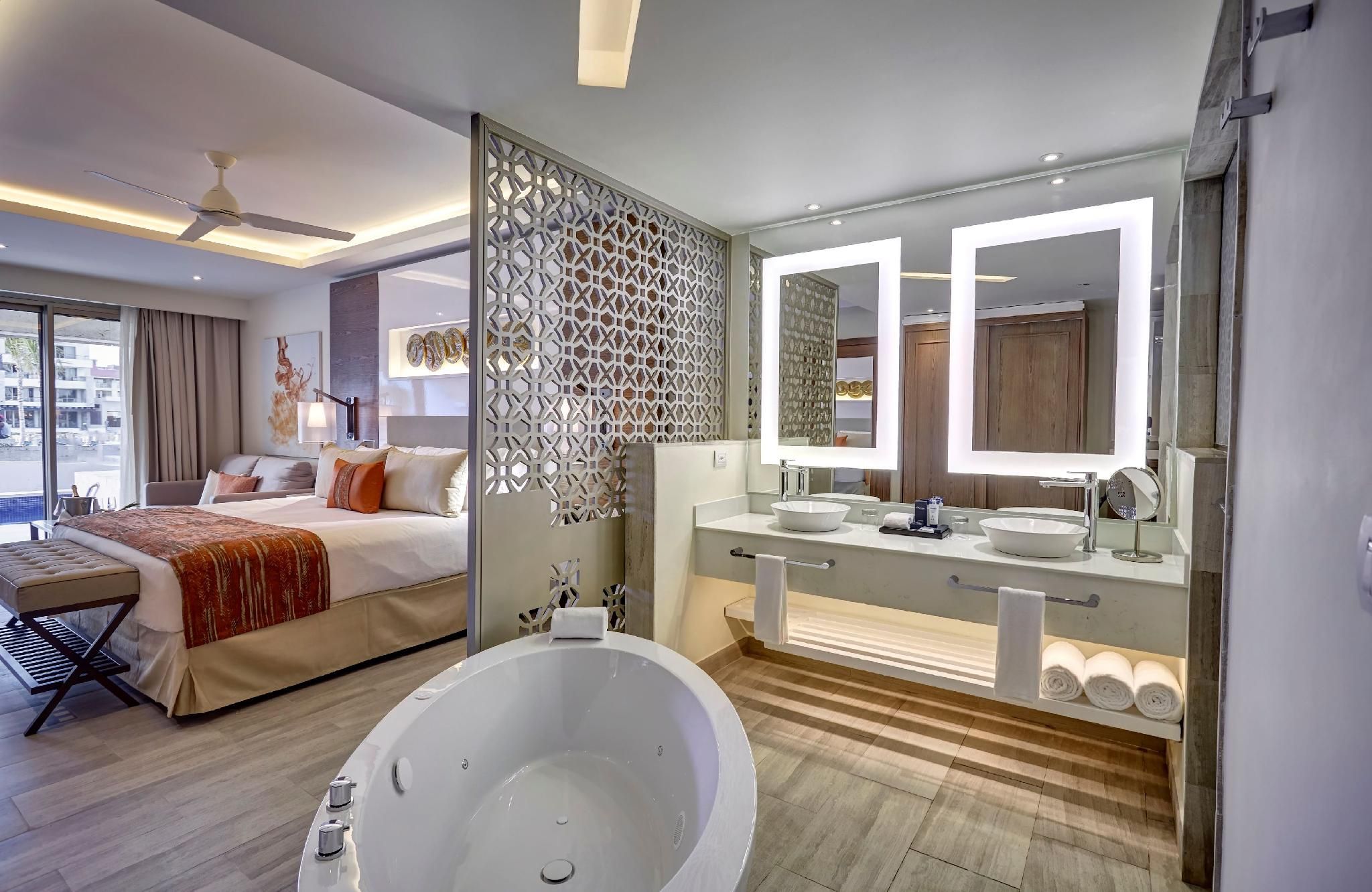 Luxury Junior Suite Ocean View Diamond Club