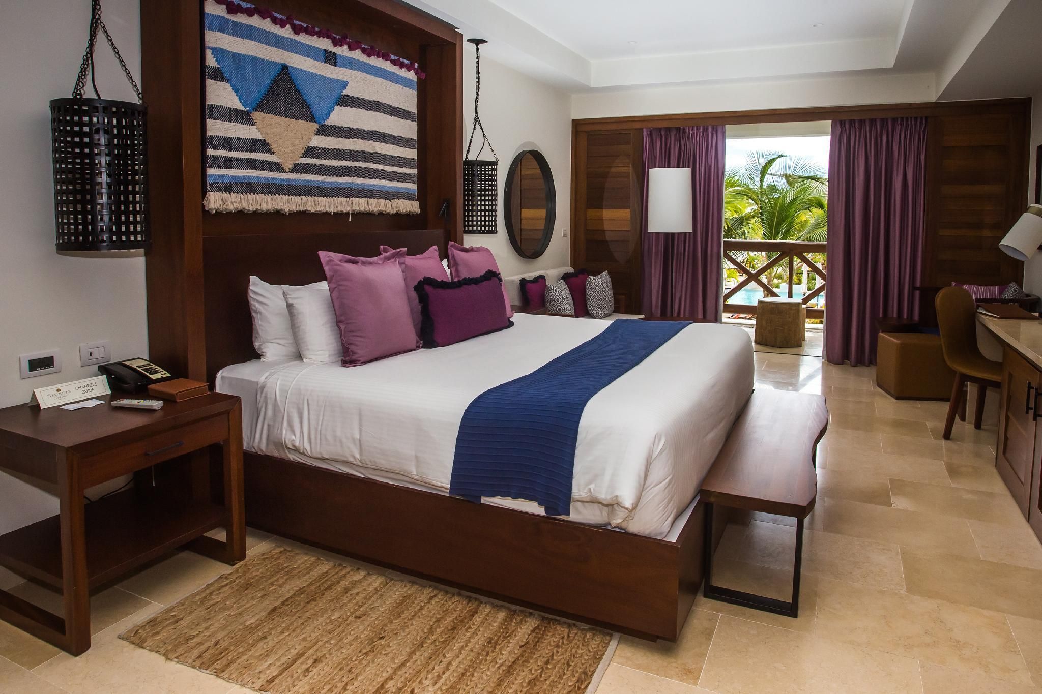 Junior Suite Pool View King Bed - All Inclusive