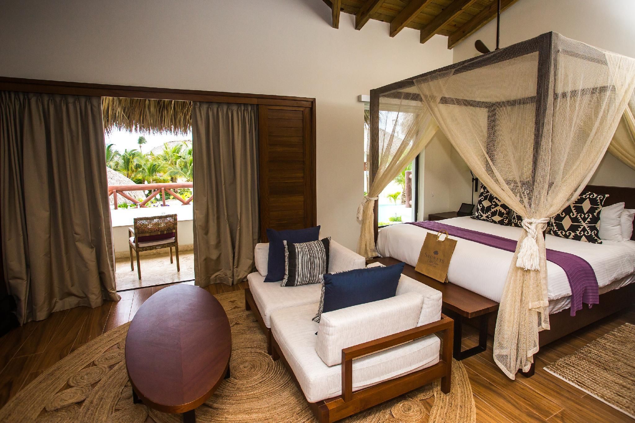 Preferred Club Bungalow Master Suite Pool View King - All Inclusive