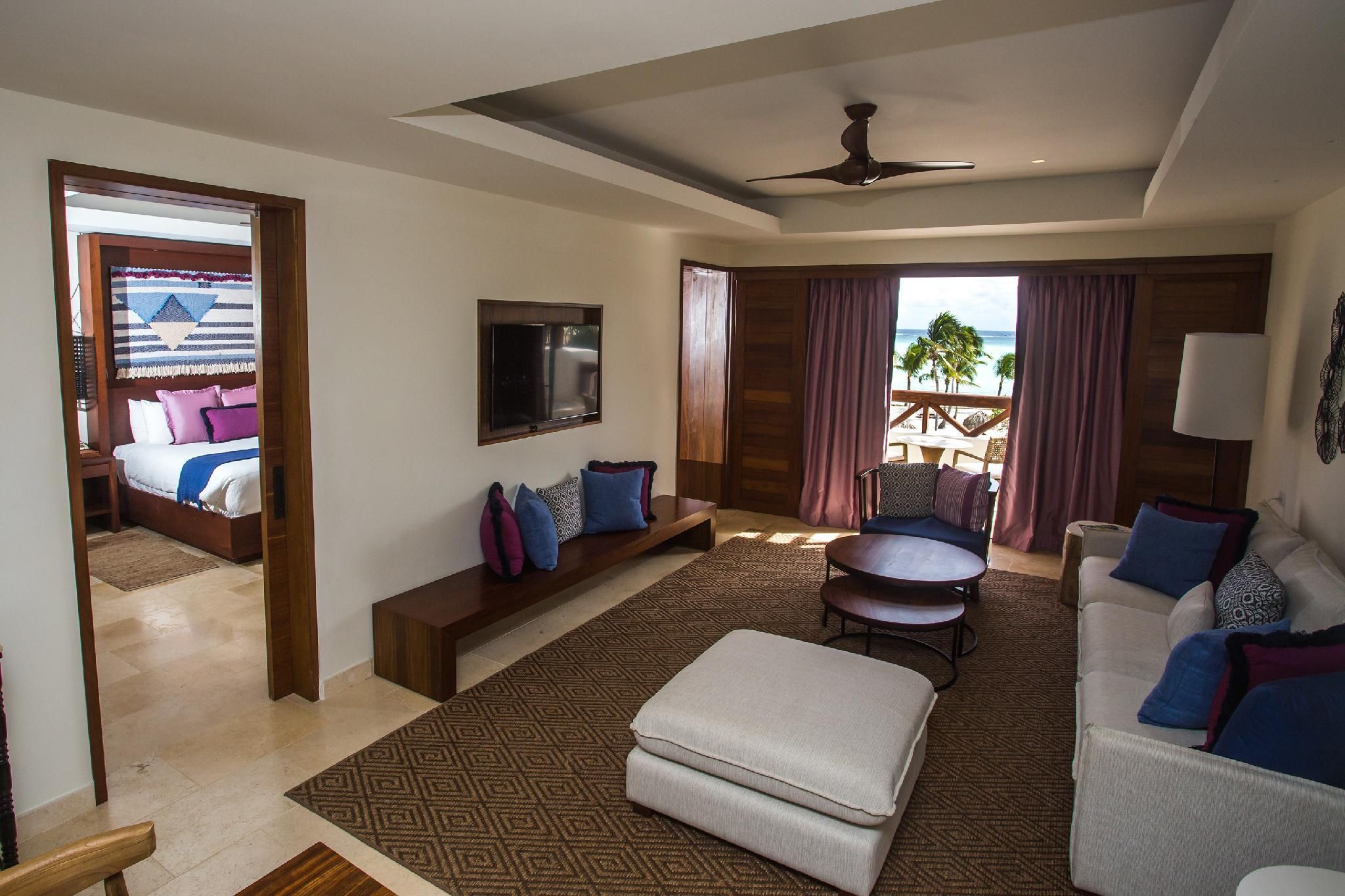 Preferred Club Master Suite Swim Out Ocean Front - All Inclusive