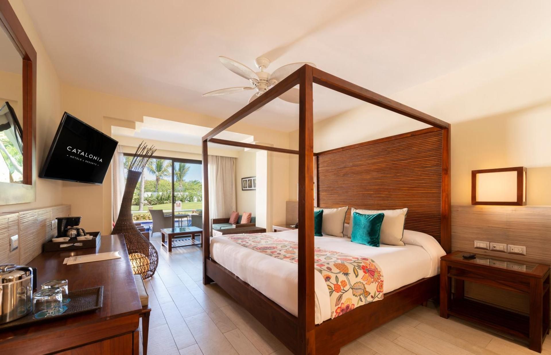 Deluxe Junior Suite & Swimming Pool