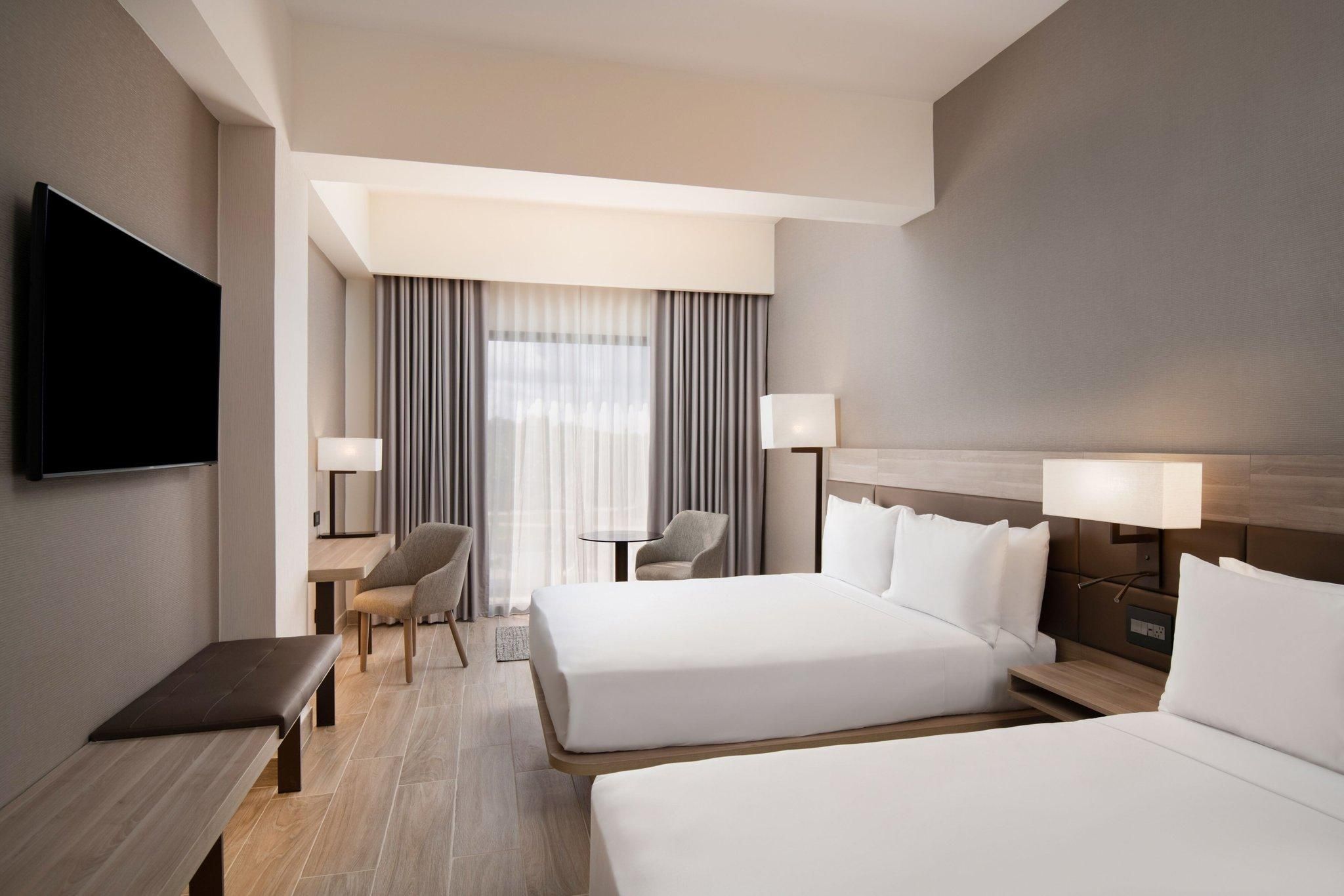 AC Deluxe, Guest room, 2 Queen, Pool view