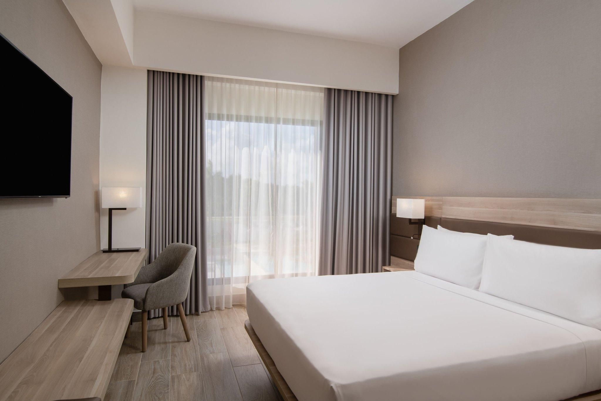 AC Deluxe, Guest room, 1 King, Garden view