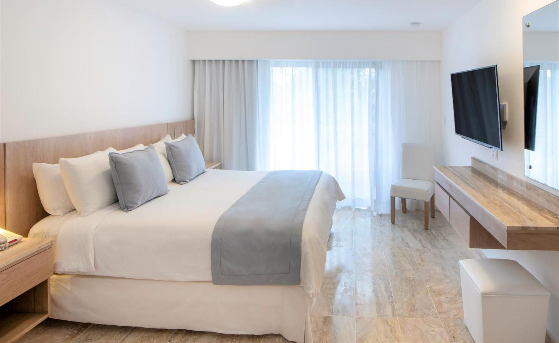 Superior Plus, 1 King Bed, Non-Smoking