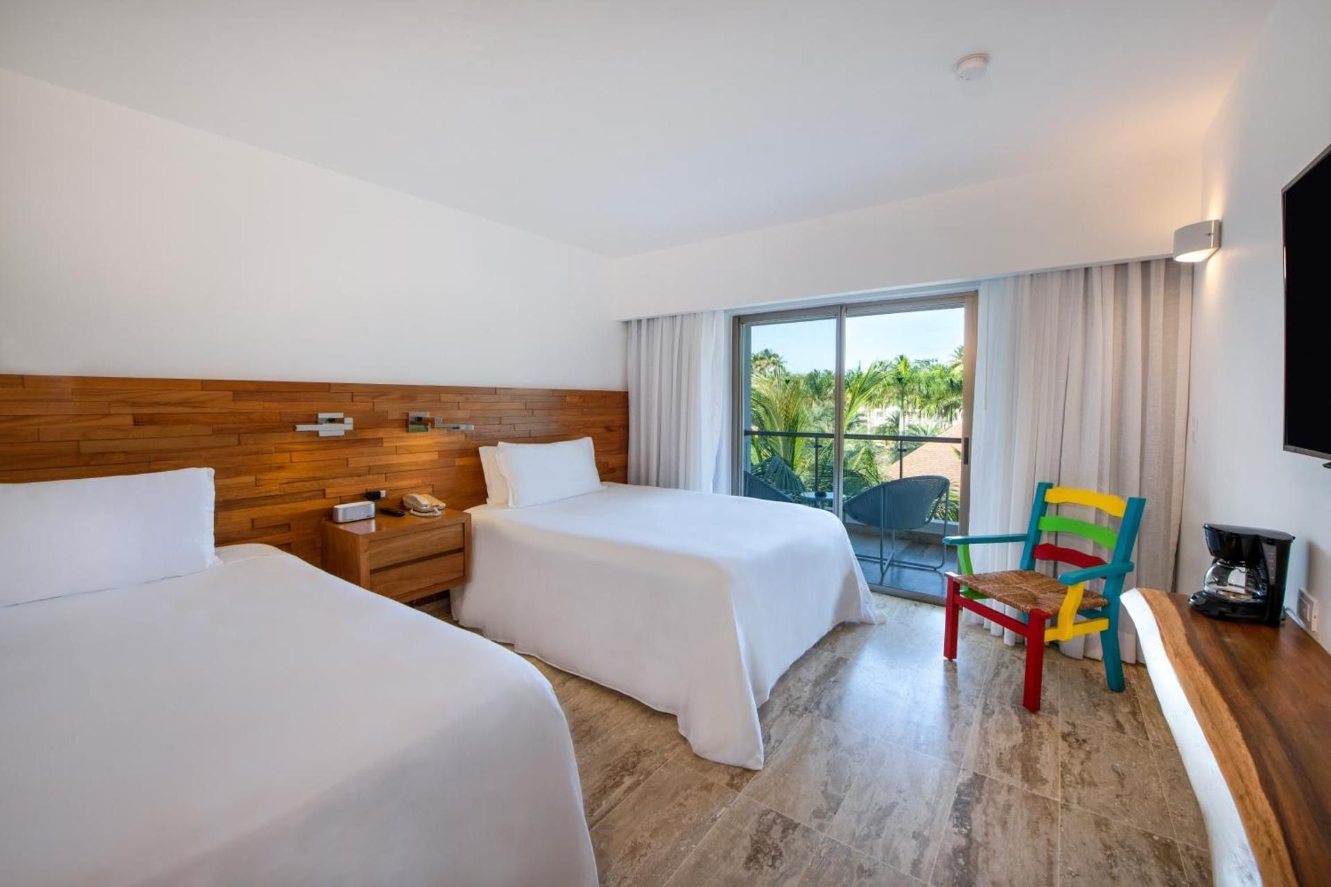 V Rooms, 2 Queen Beds, Non-Smoking