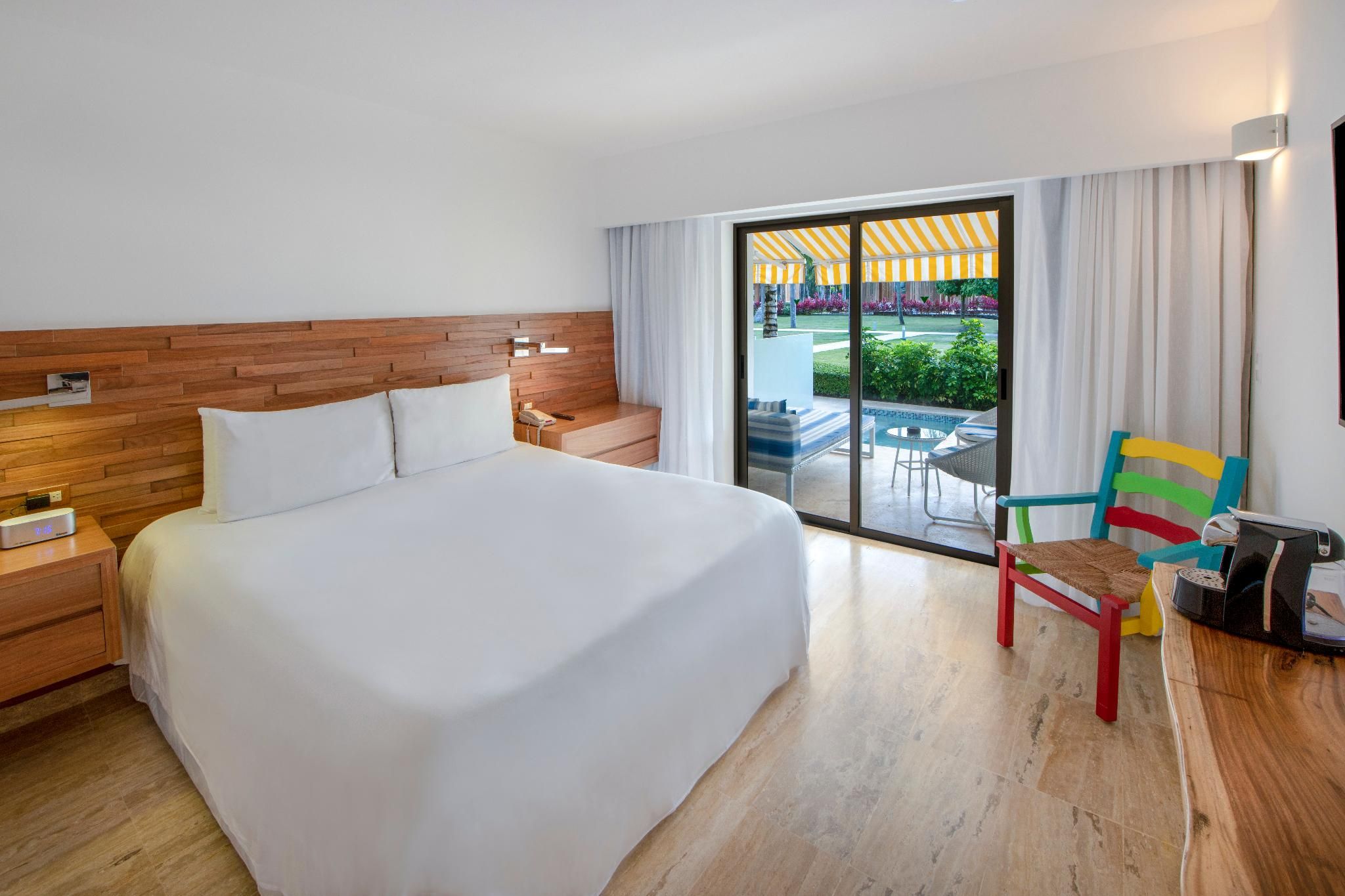 V Ocean View, 1 King Bed, Non-Smoking