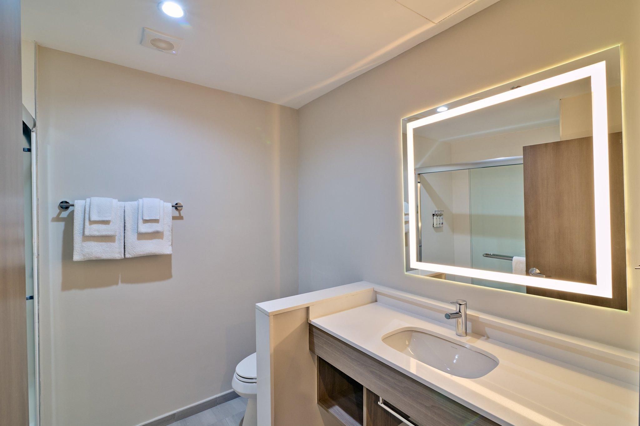 2 Queen Suite Communications Mobility Accessible Tub