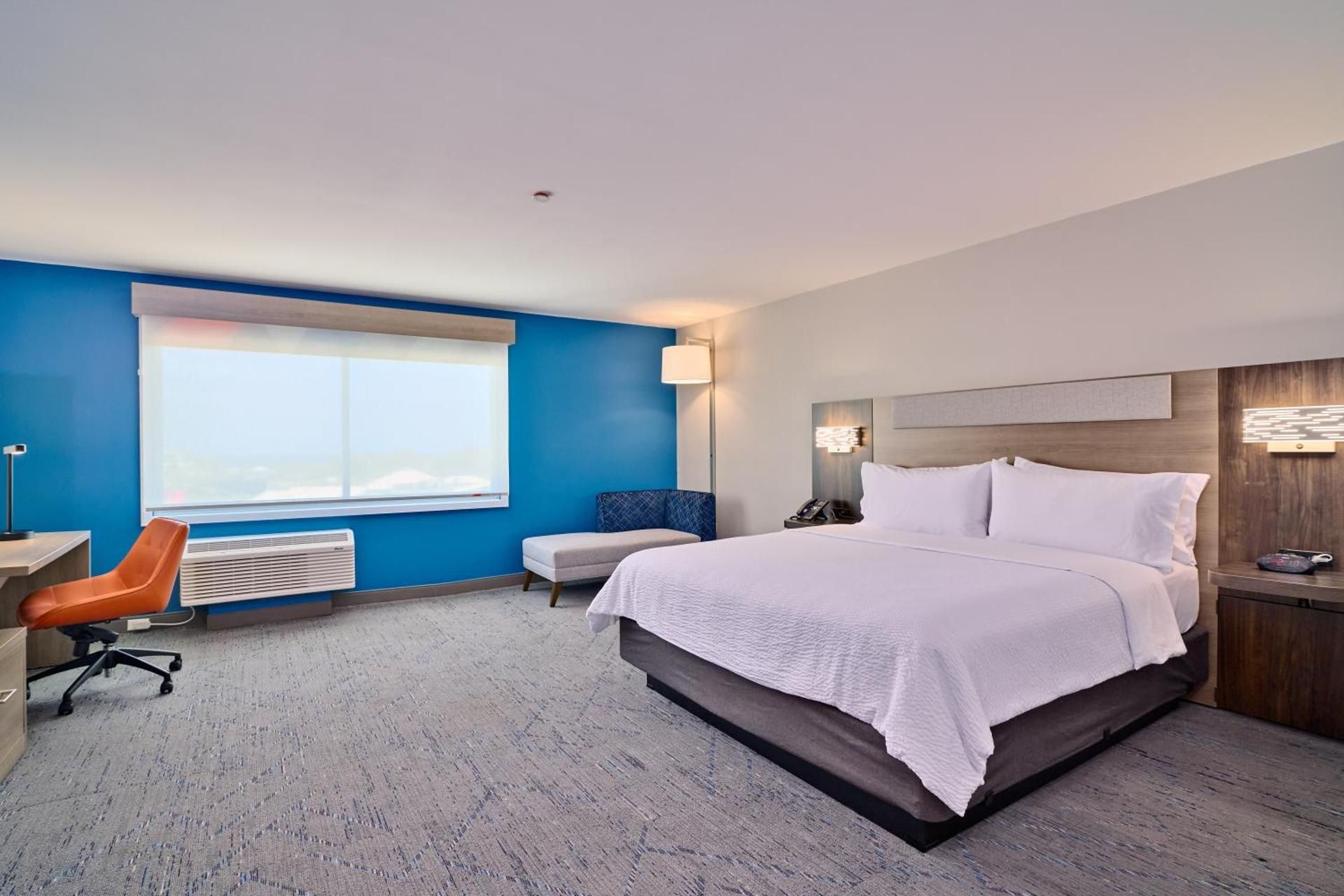 standard king room with extra floor space