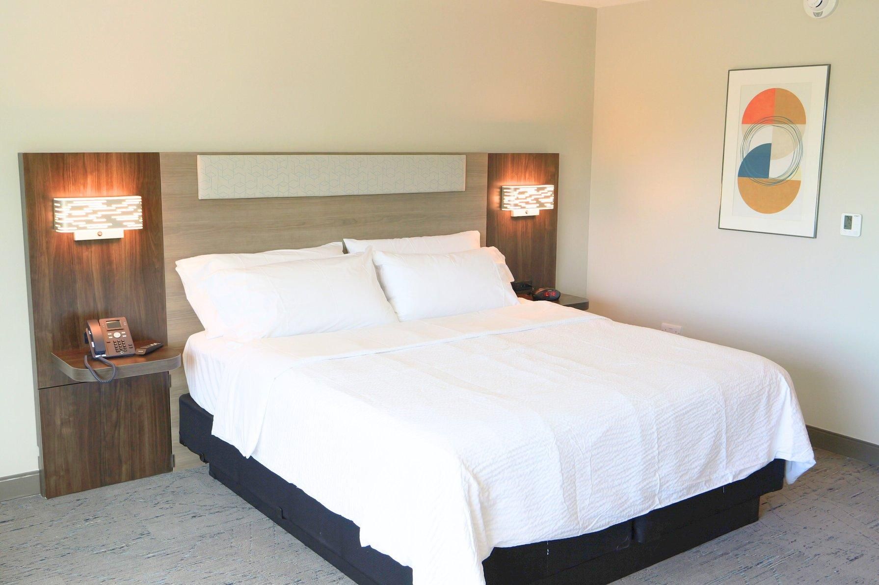 1 King Standard Extra Floor Space
