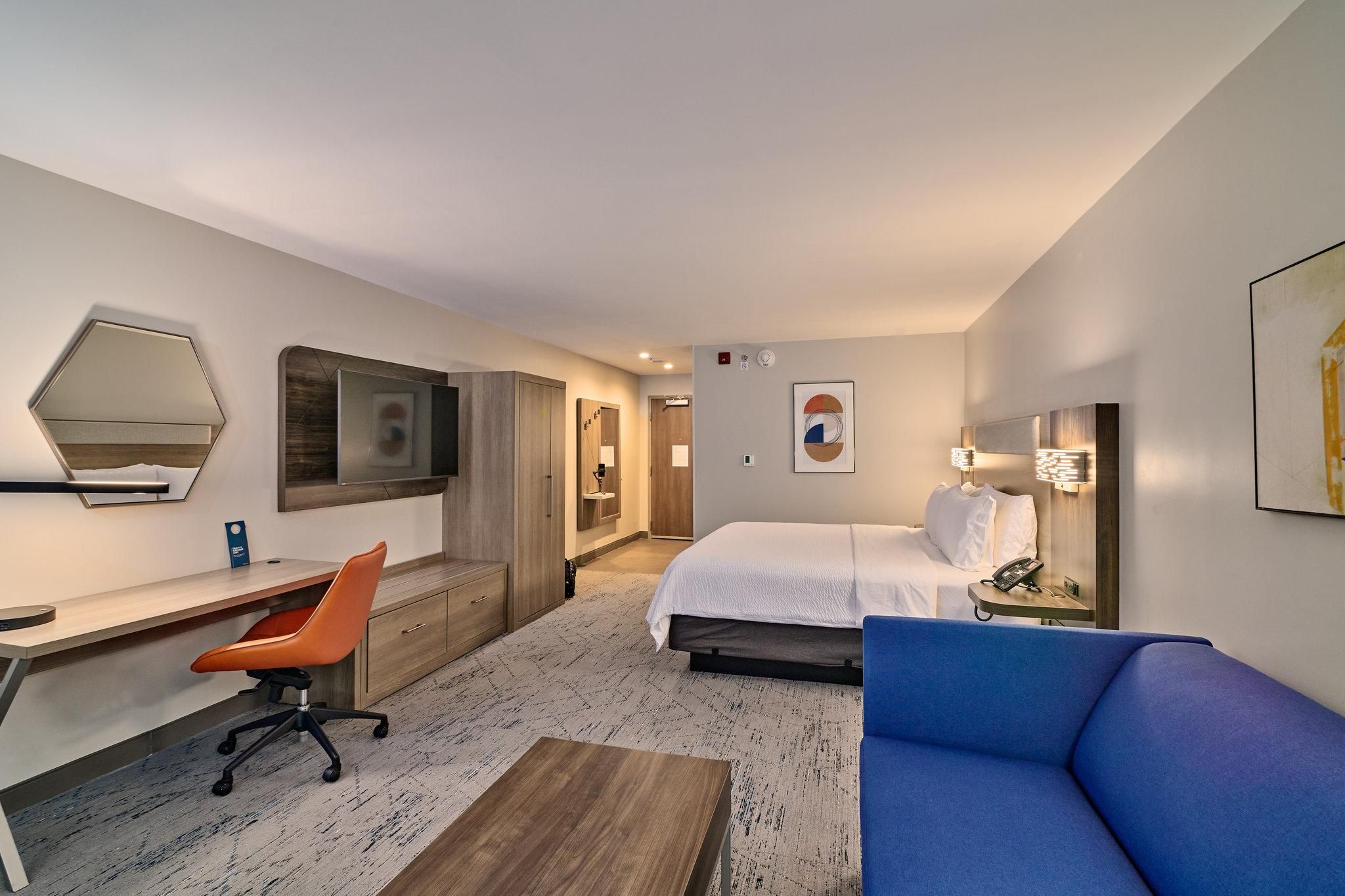 1 King Suite Communications Accessible