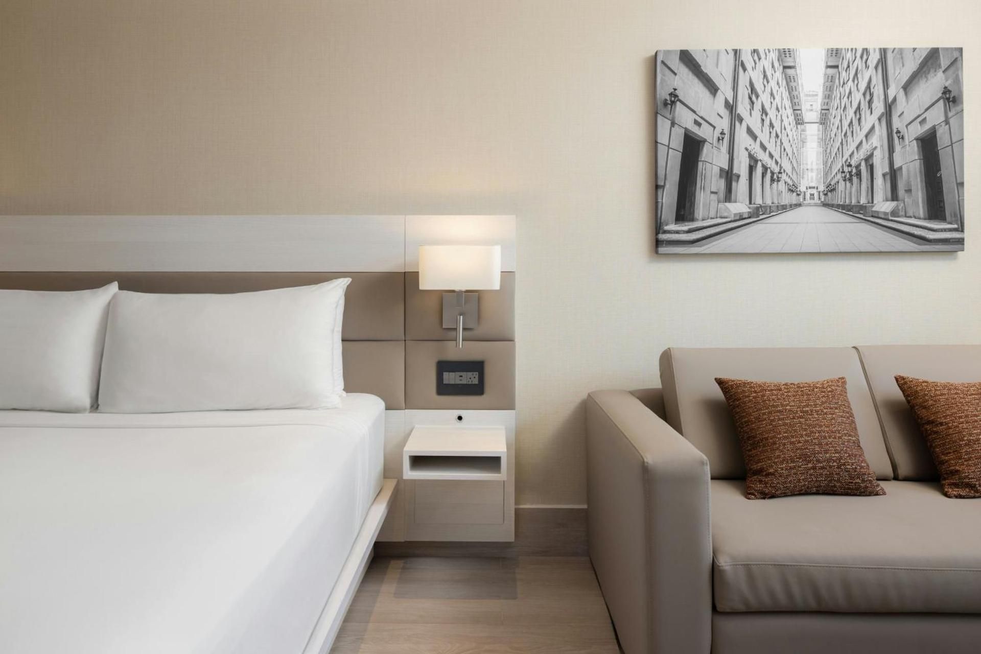 King Room with Balcony and City View 