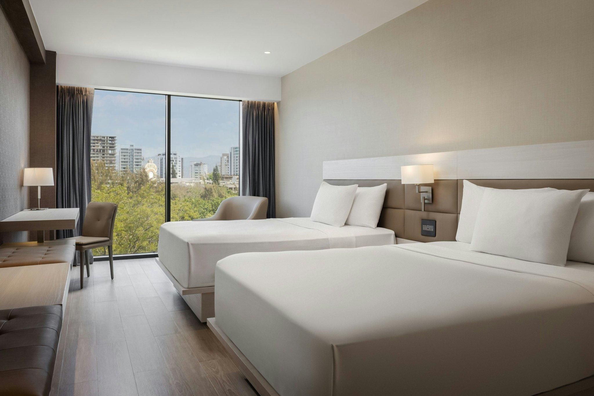 AC Deluxe, Guest Room, 2 Queen, City View