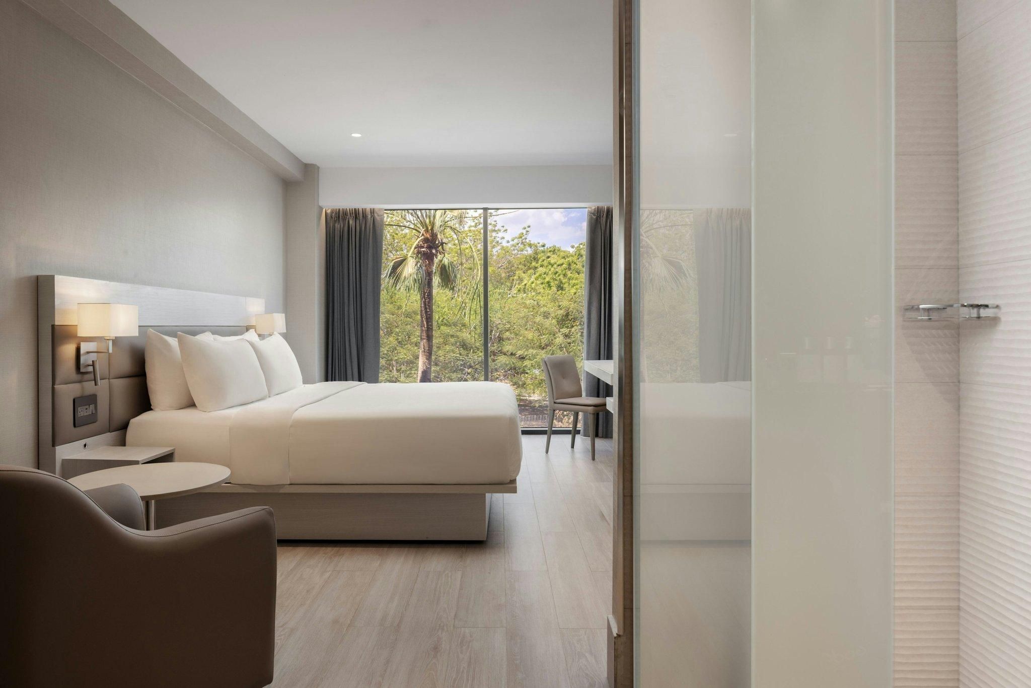 AC Deluxe, Guest Room, 1 King, Sofa Bed, City View