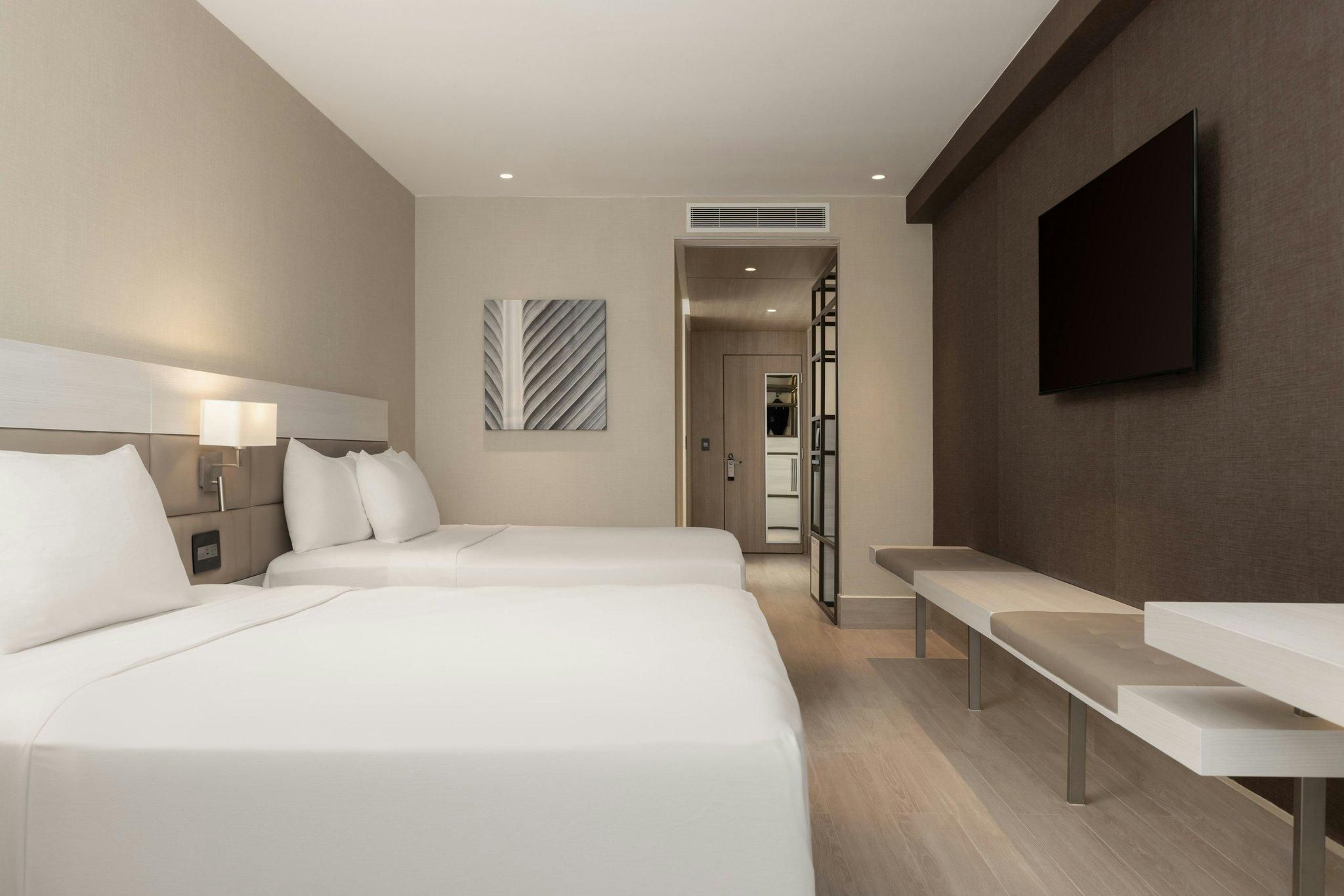 AC Deluxe, Guest Room, 2 Queen, City View