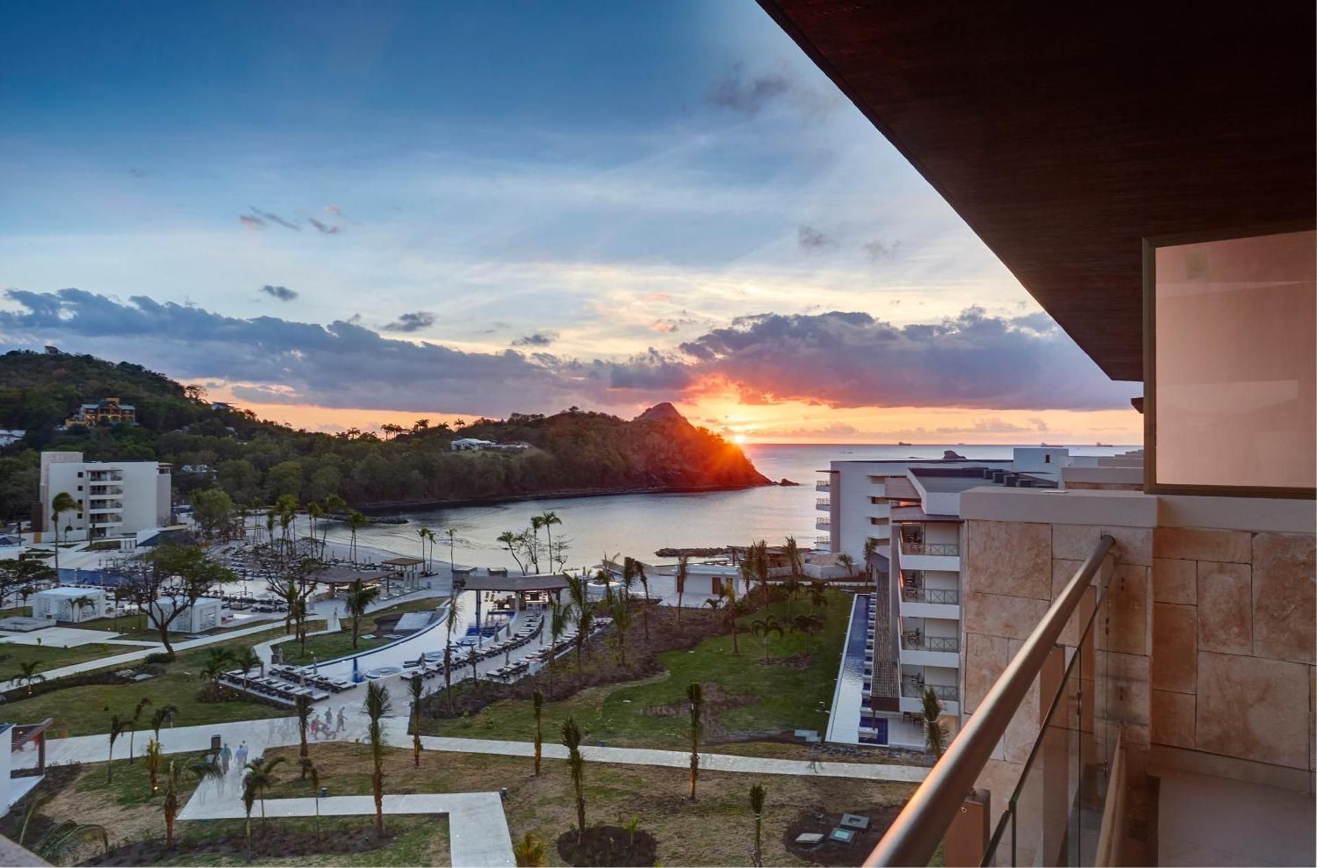 Luxury Penthouse One bedroom suite Ocean view terrace jacuzi Diamond Club