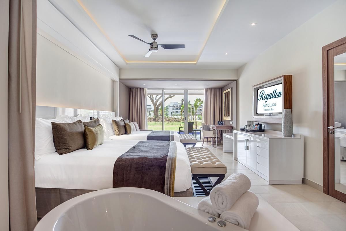 Luxury Junior Suite Swim Out