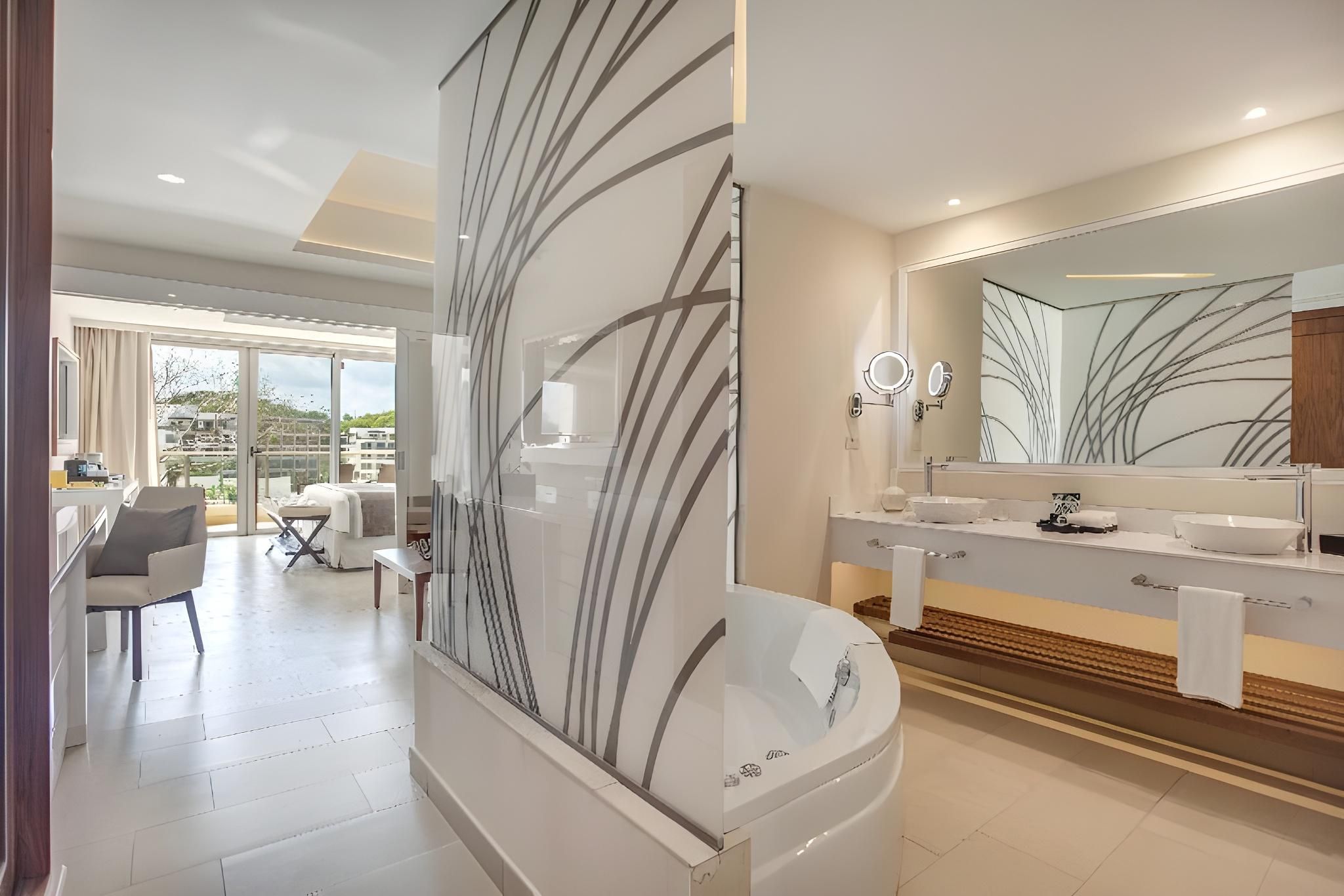 Luxury Family Suite Ocean View Diamond Club