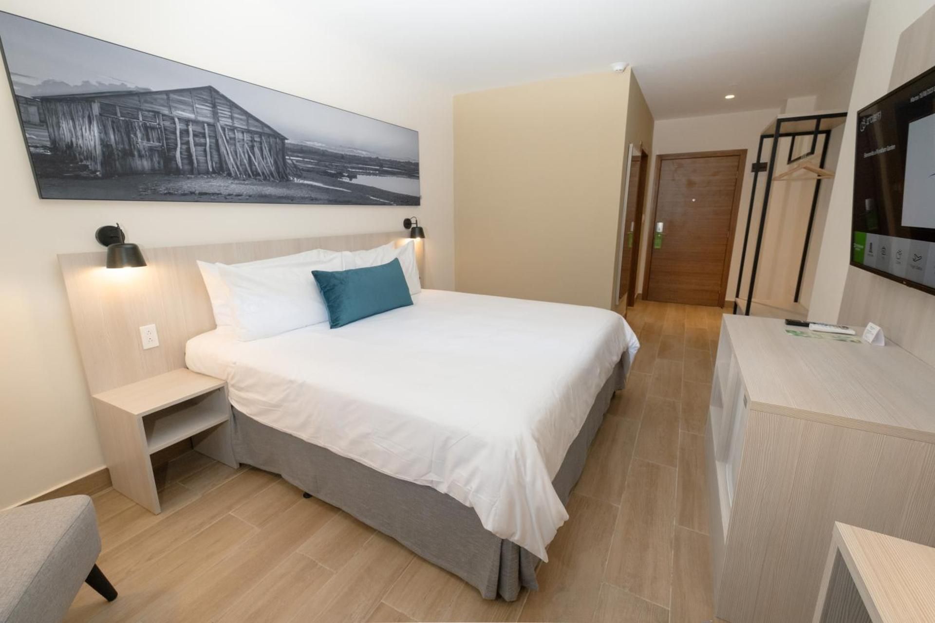 1 King Bed, Non Smoking