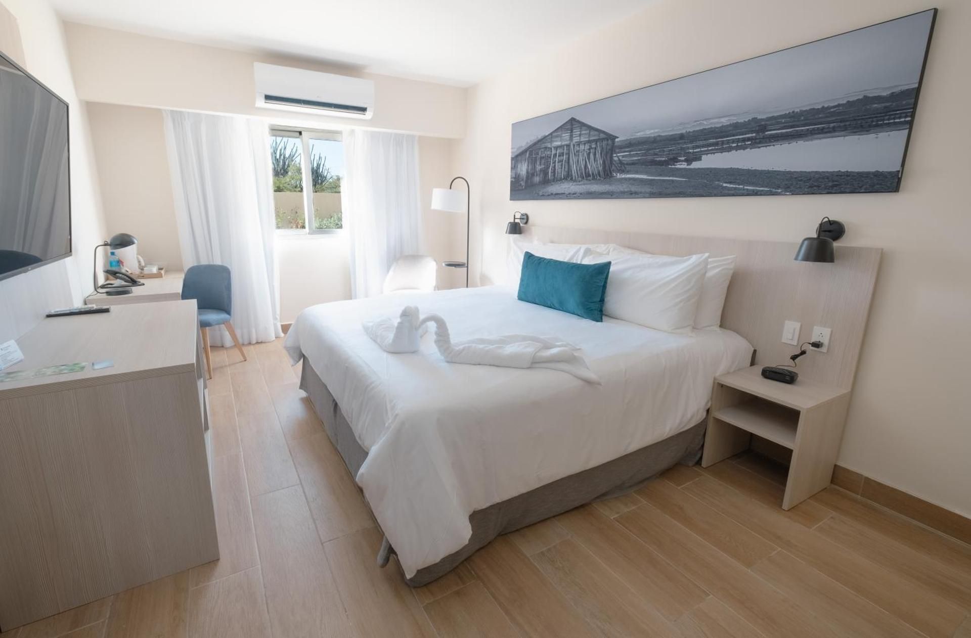 1 King Bed, Non Smoking