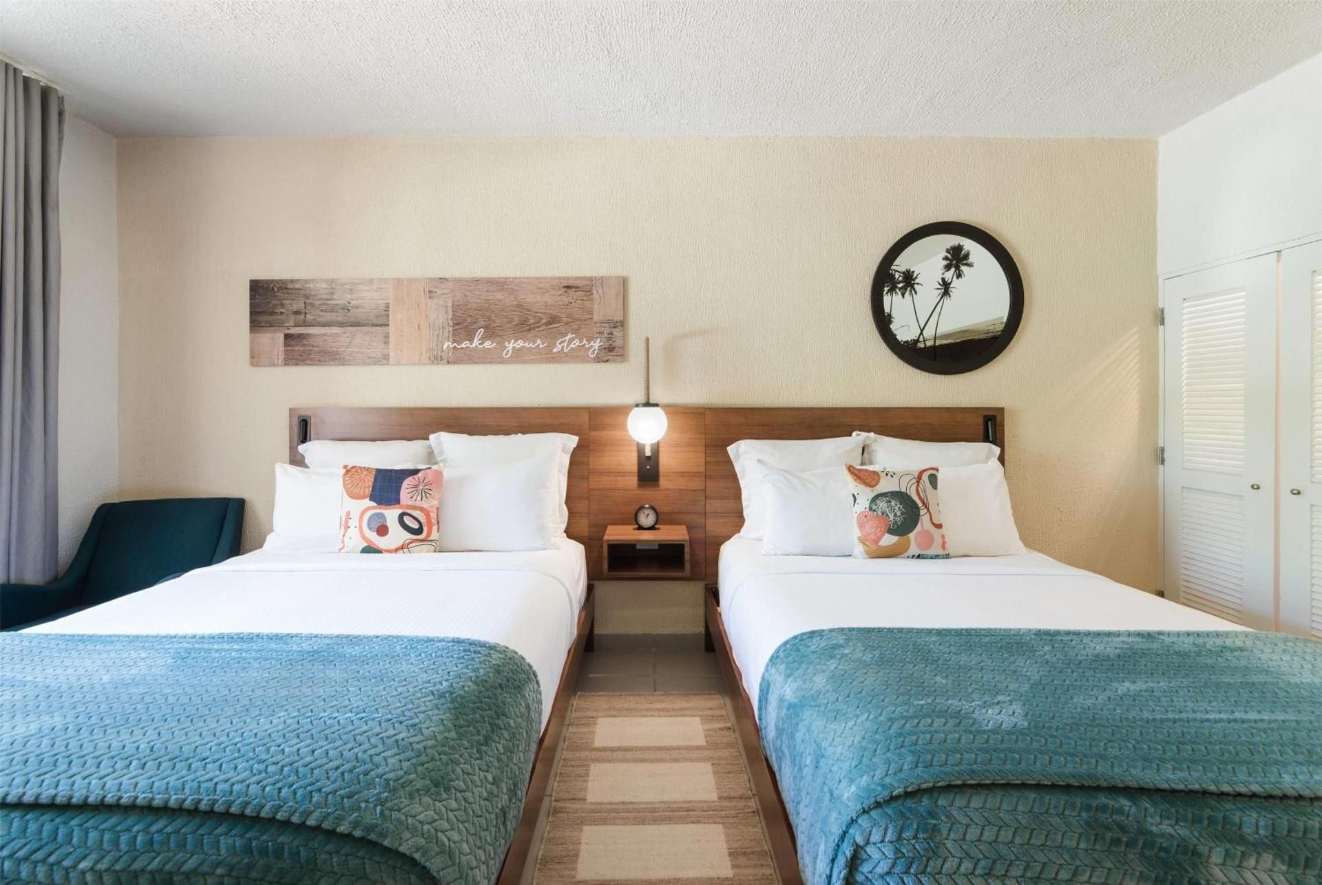 Costa Collection, 2 Queen Beds, Poolside