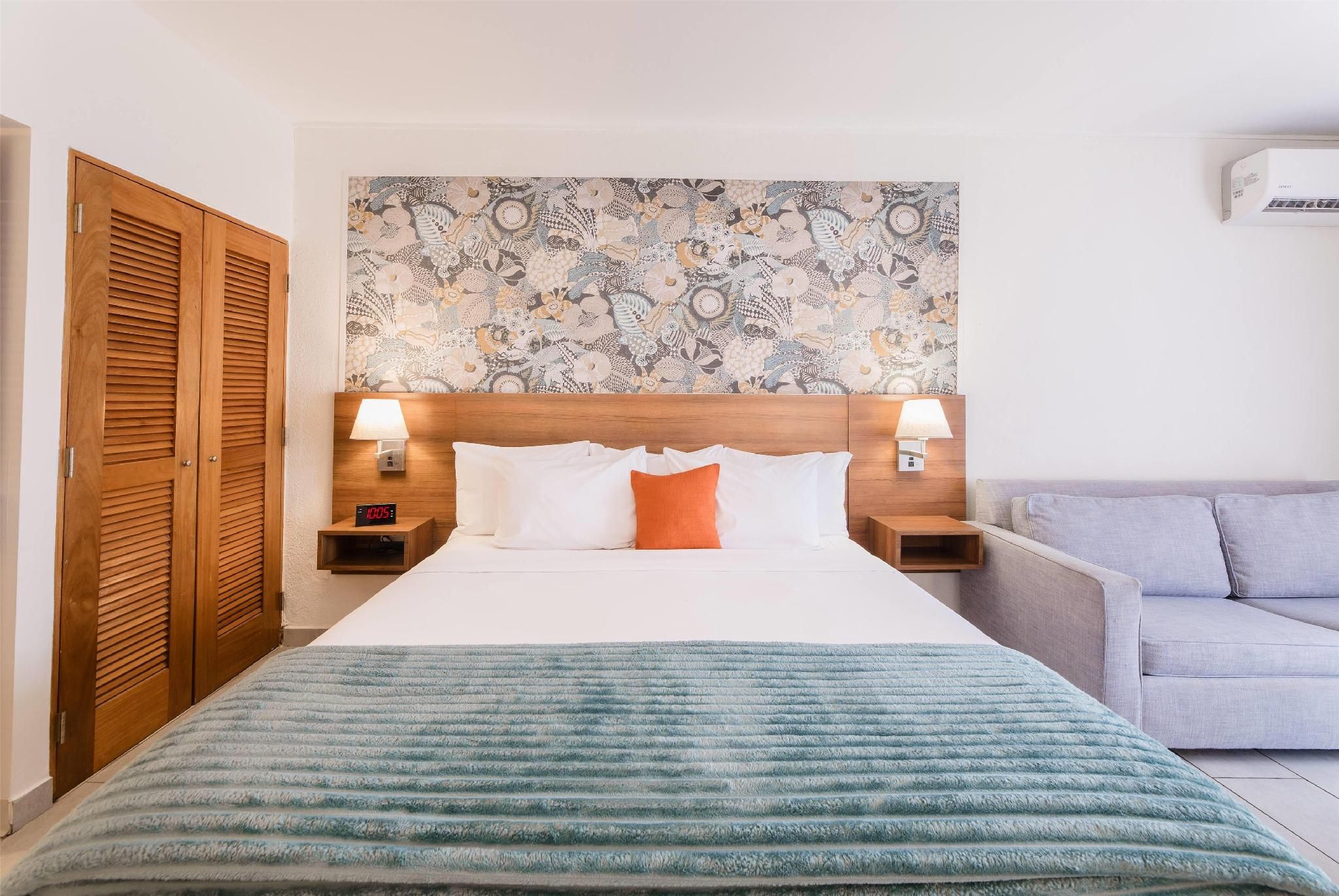 Lagos Collection, 1 King Bed, Suite, Resort View