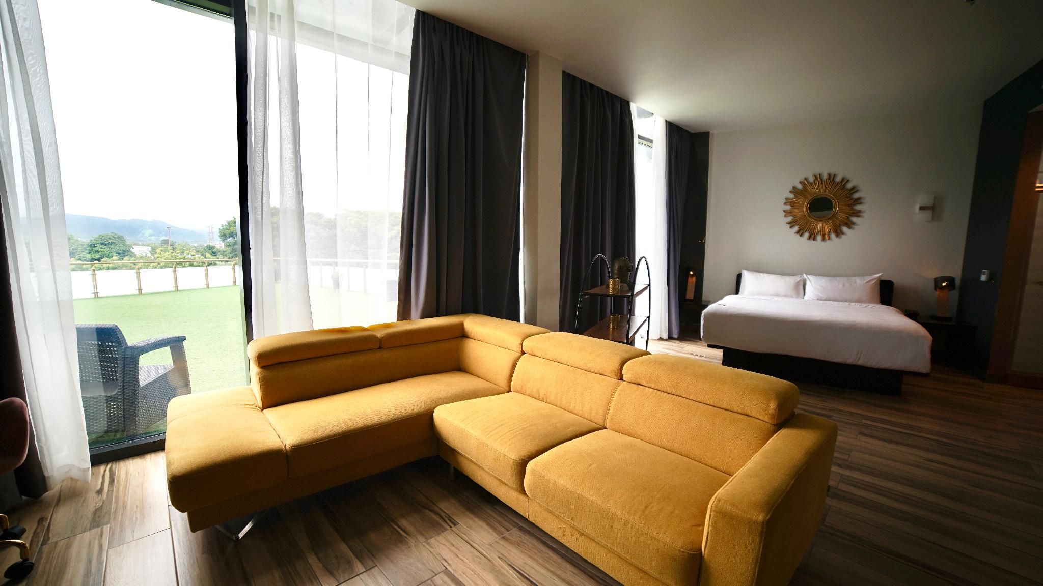 Savvy Suite, 1 Bedroom Suite, 1 King, Terrace