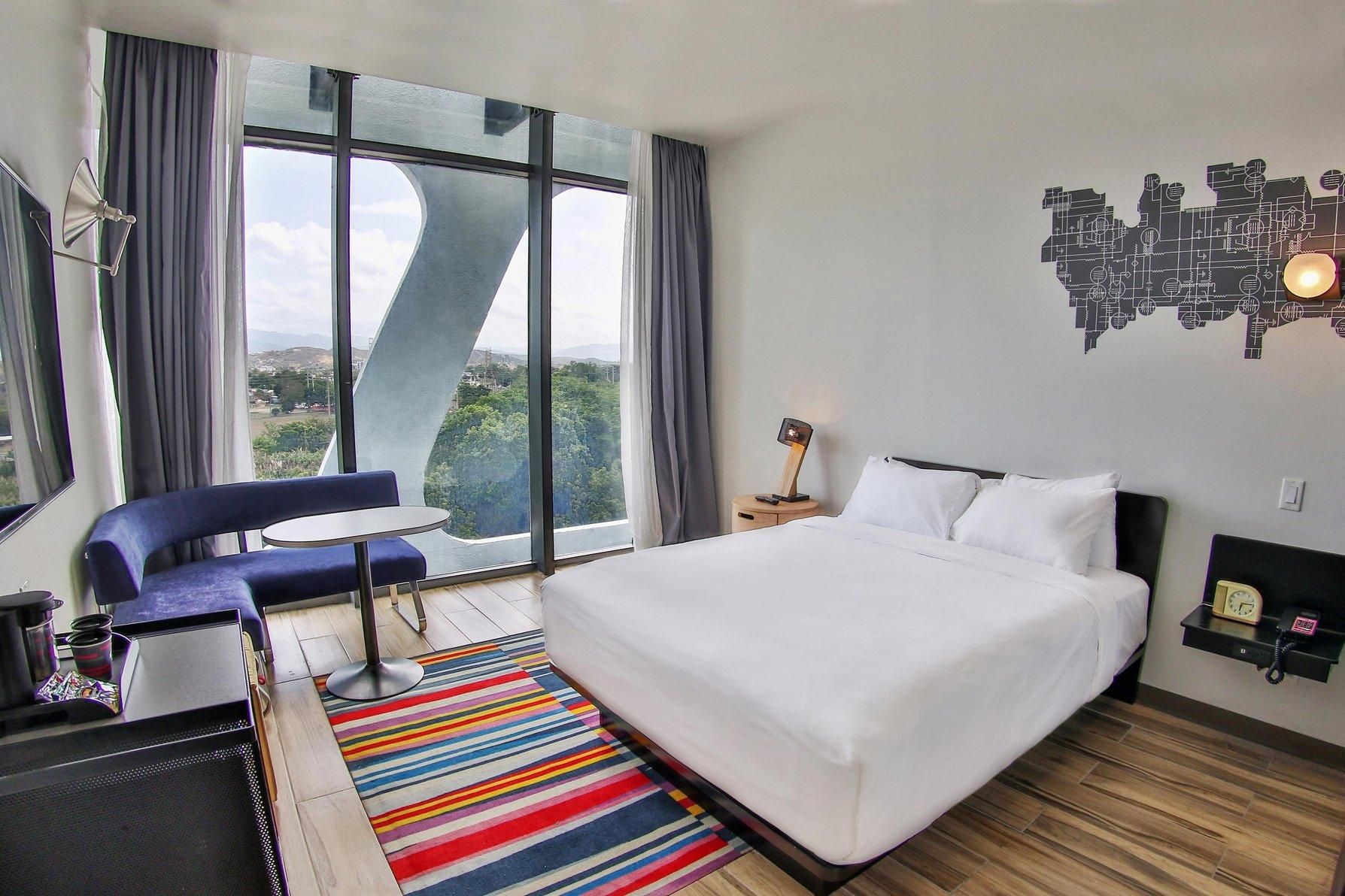 Breezy, Larger Guest room, 1 King, Balcony