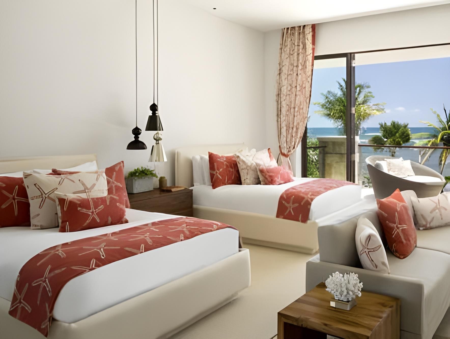 East Beach Ocean Reserve, Guest room, 1 King, Sofa bed, Oceanfront, Balcony