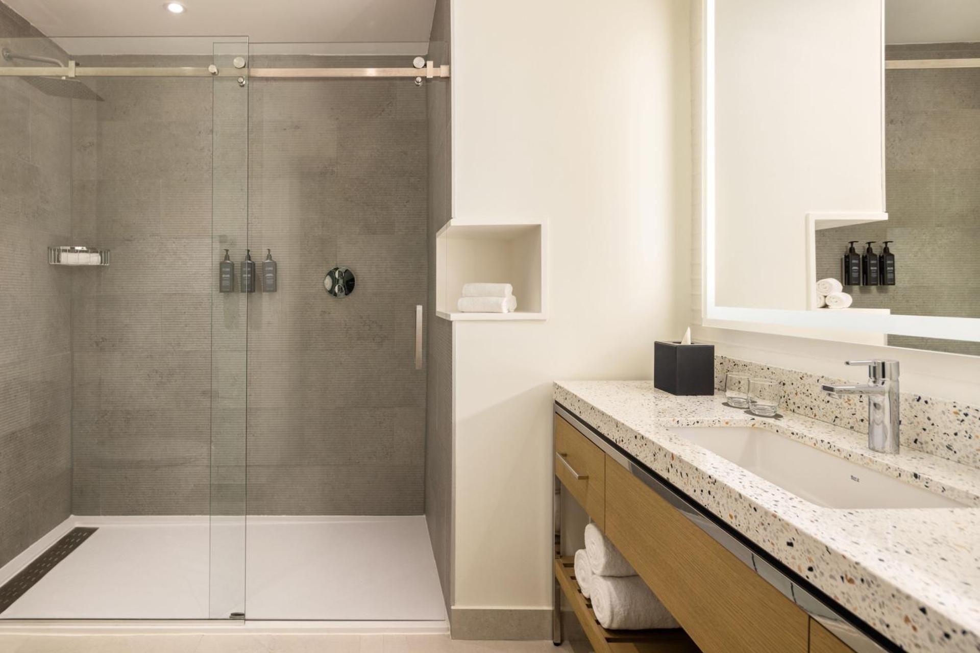 Courtyard by Marriott Curacao Superior King Room with Balcony and Pool View 2