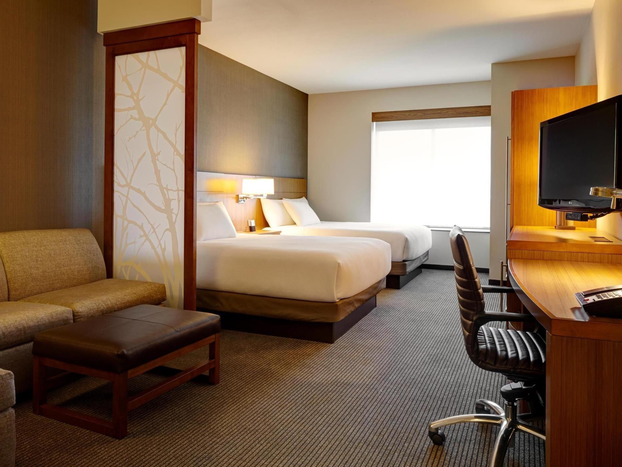 Two Queen Beds High Floor (with Sofa Bed)