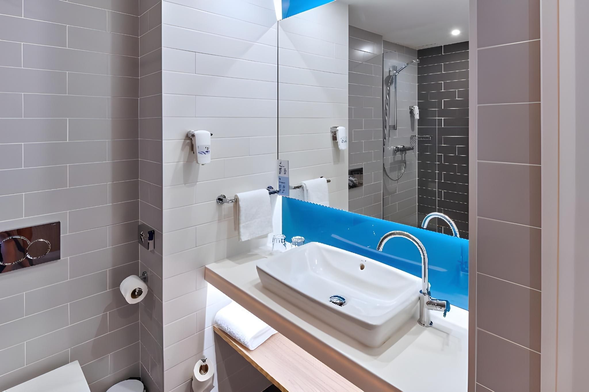 Holiday Inn Express Gibraltar By IHG 1 Double Bed Standard 3