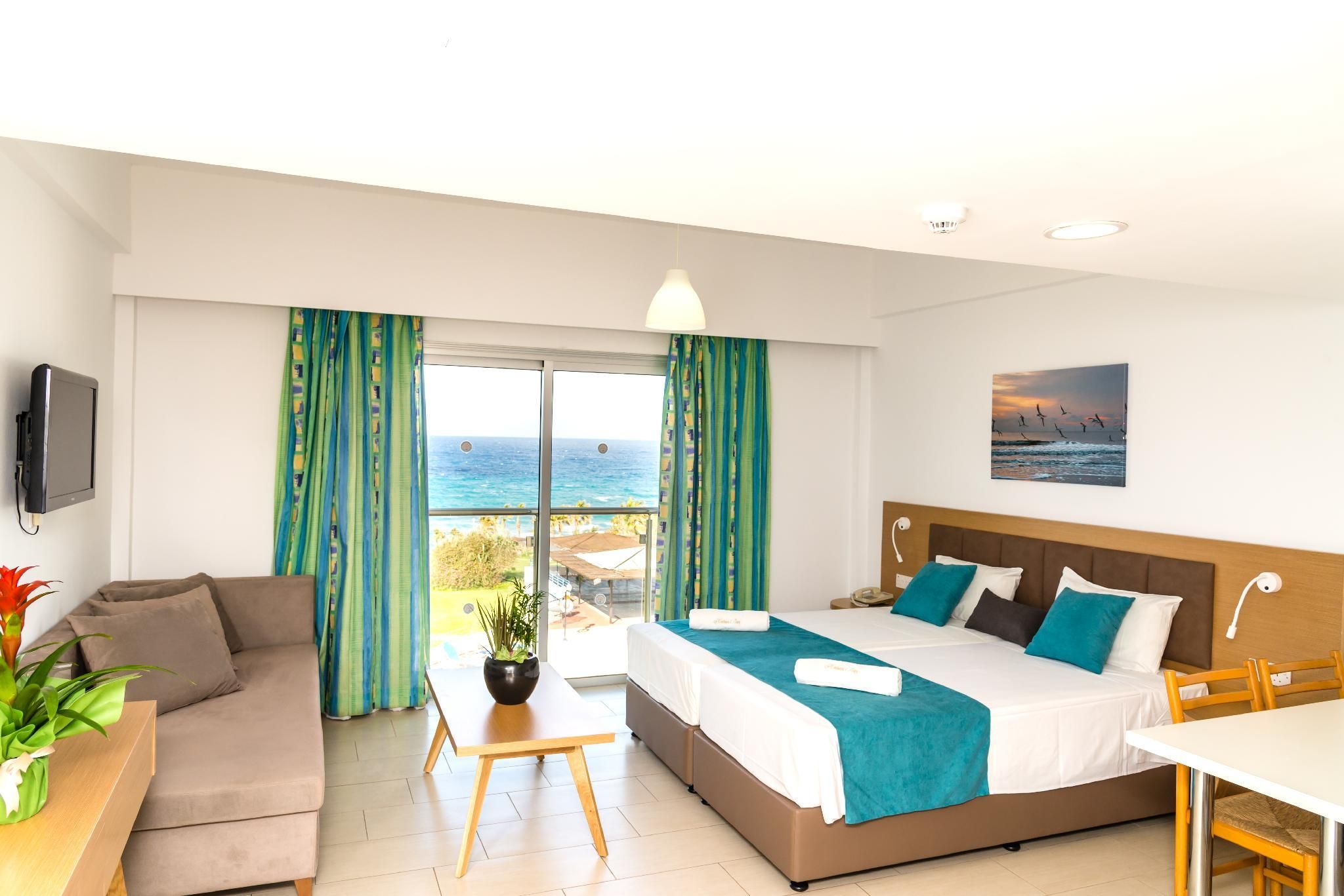 Studio with Sea View