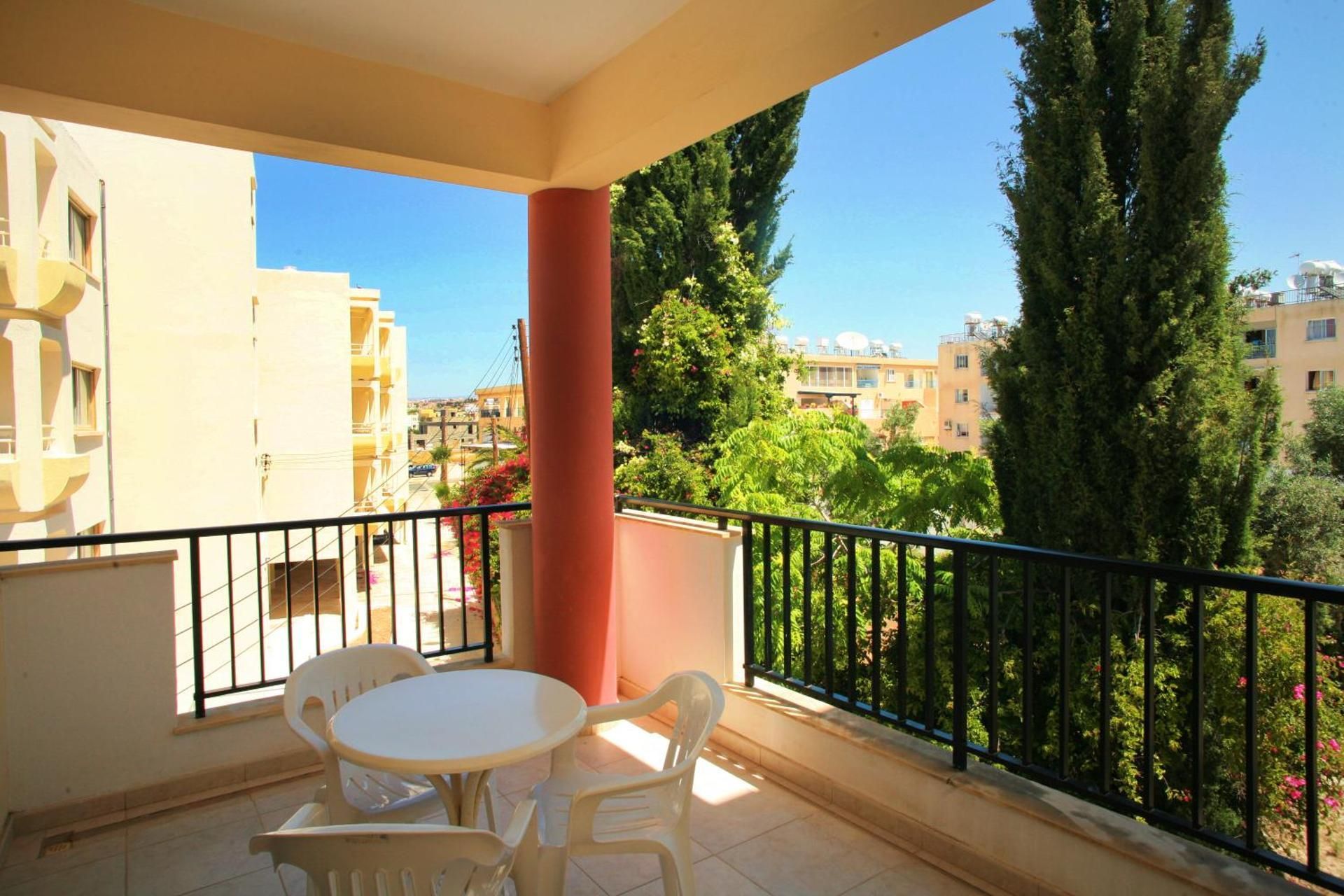 One-Bedroom Apartment with Inland View