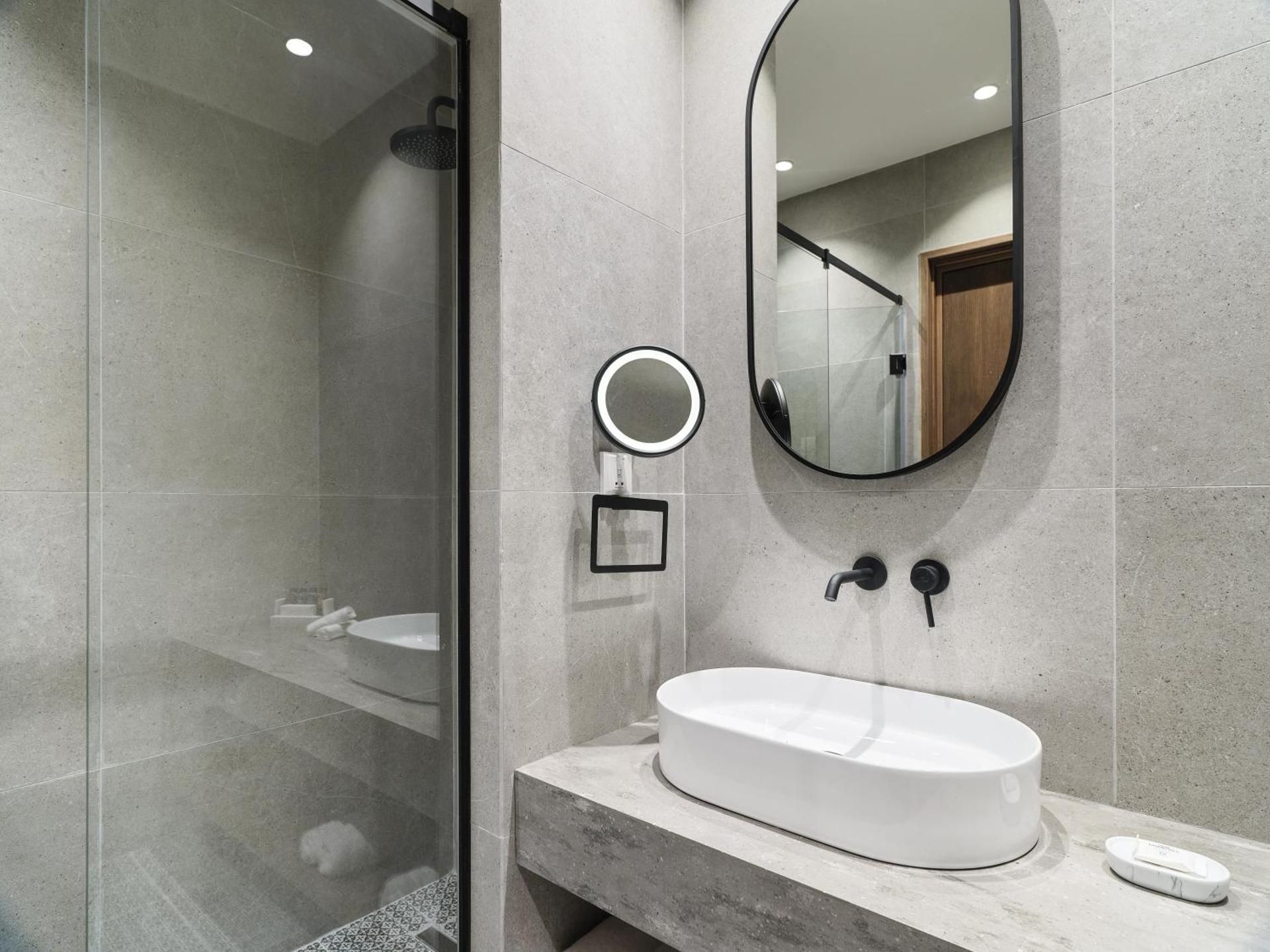 Skylight Suite with Outdoor Hot Tub