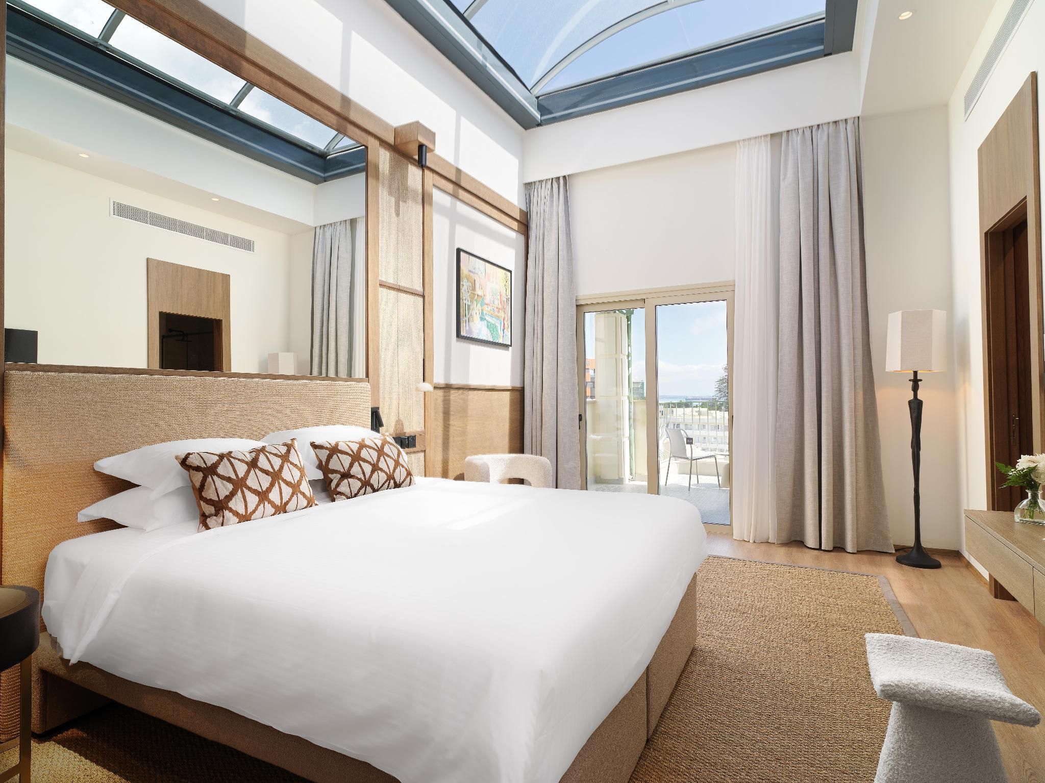 Suite with Outdoor Hot Tub