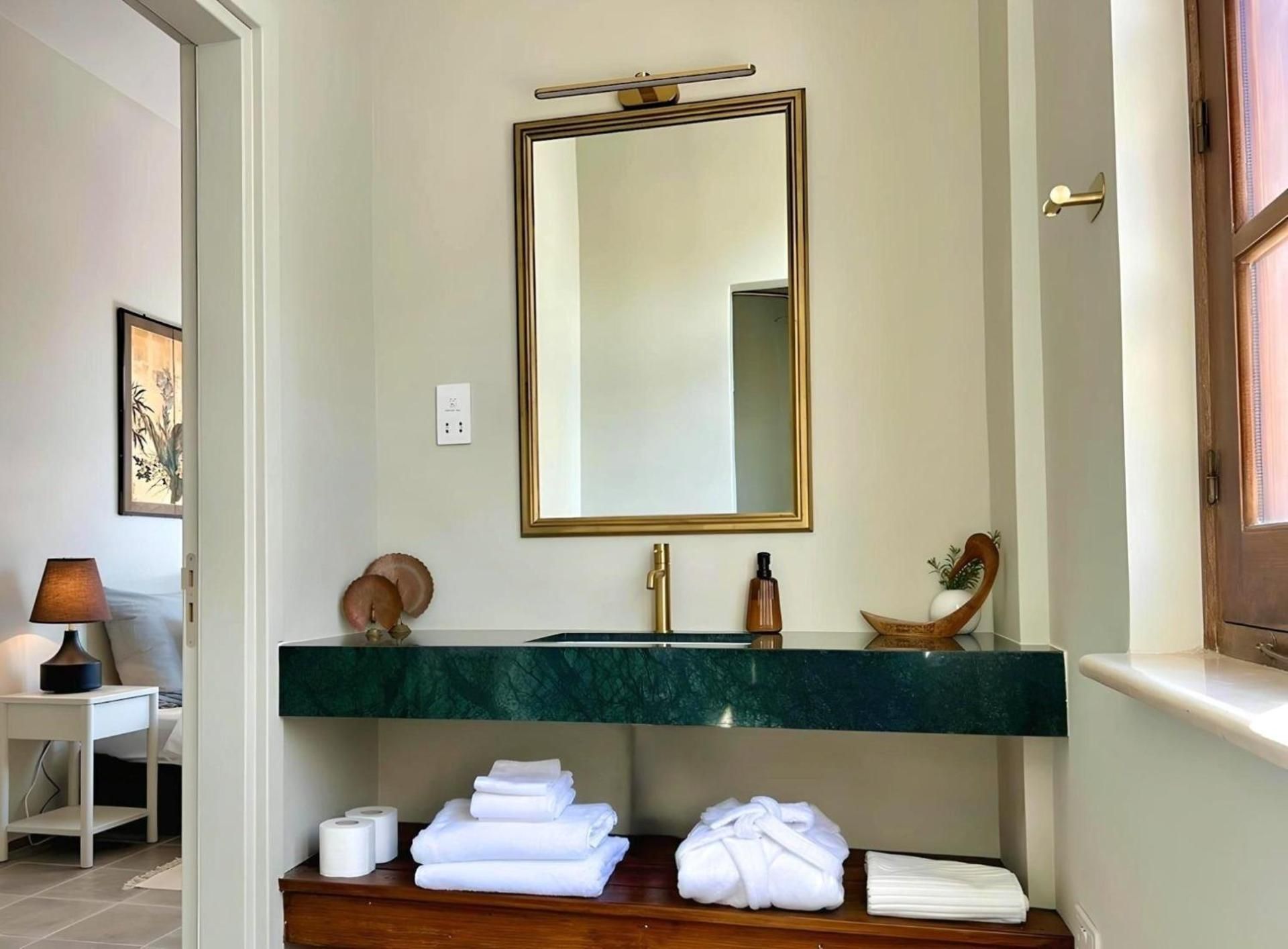 The Colonial Deluxe Double Room 3