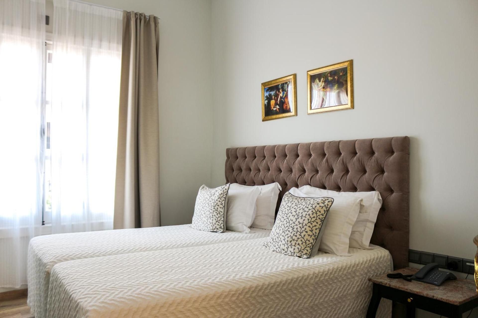 9 Muses Hotel Standard Twin Room - Clio