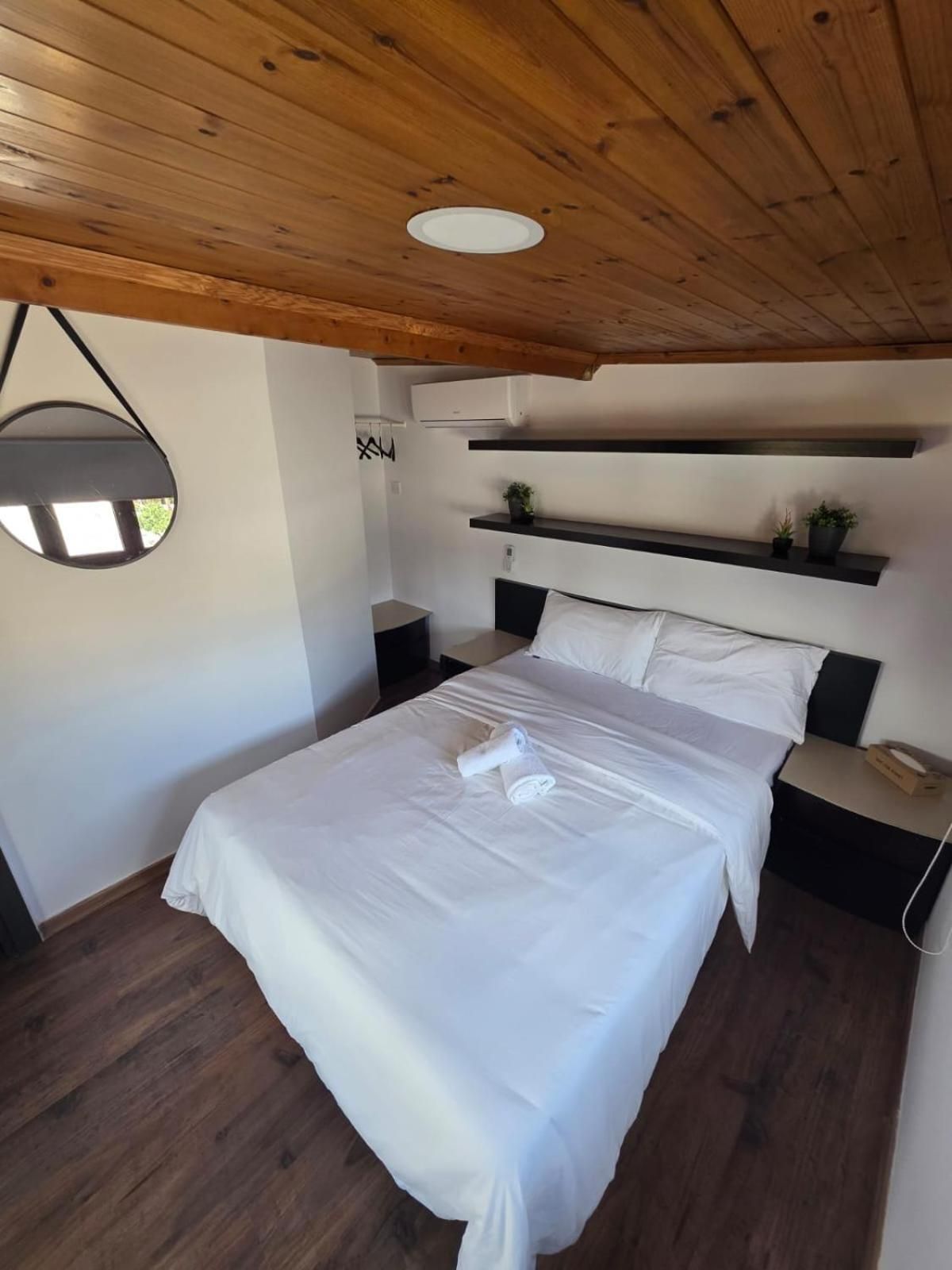 Town centre suites Economy Double Room 2