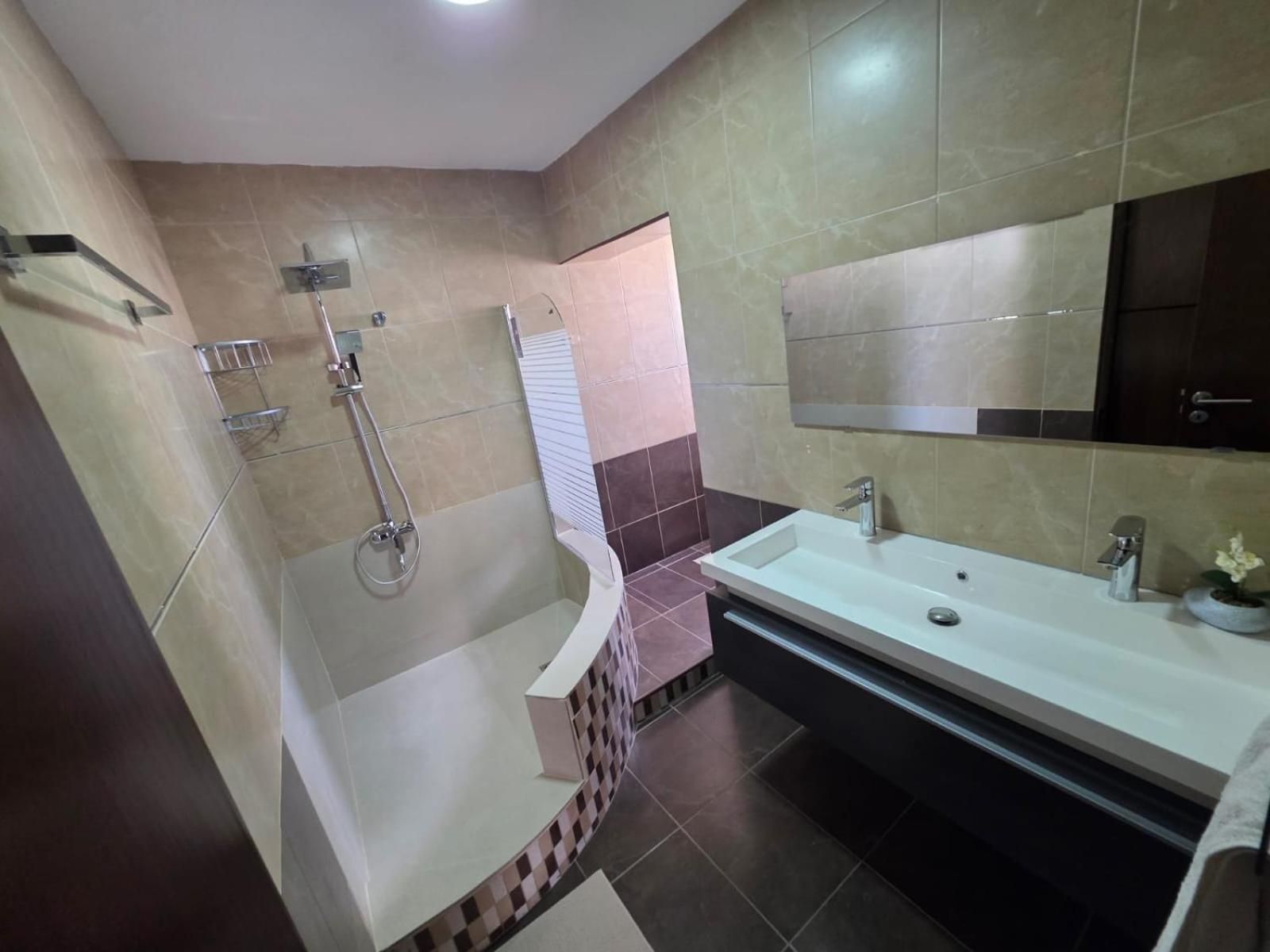 Town centre suites Economy Double Room 3