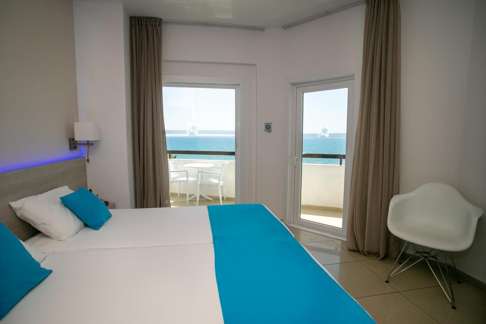 Double or Twin Room with Sea View