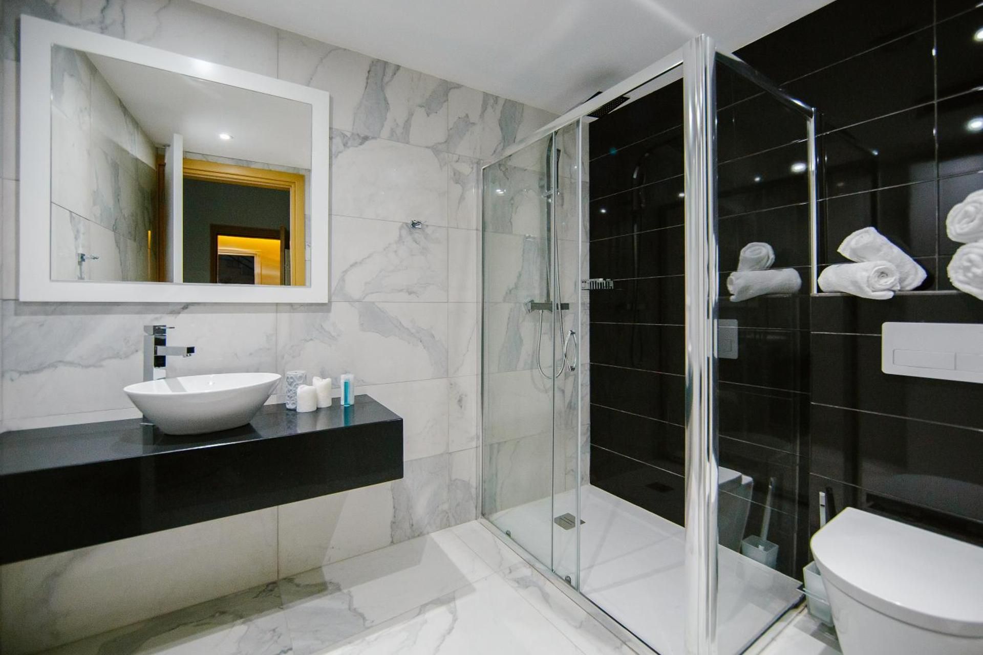 Qbic City Hotel Double Room with Balcony 3