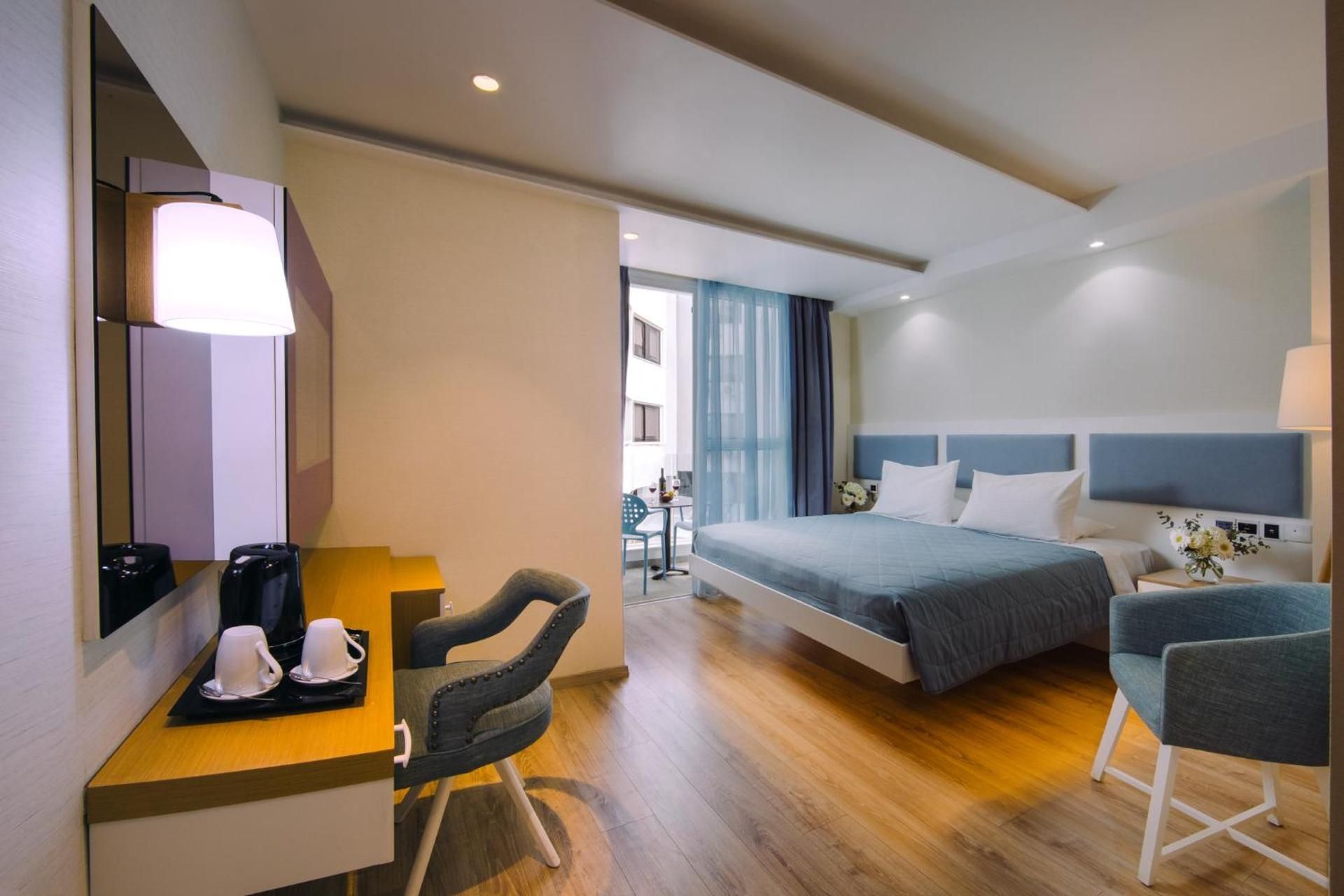 Qbic City Hotel Double Room with Balcony